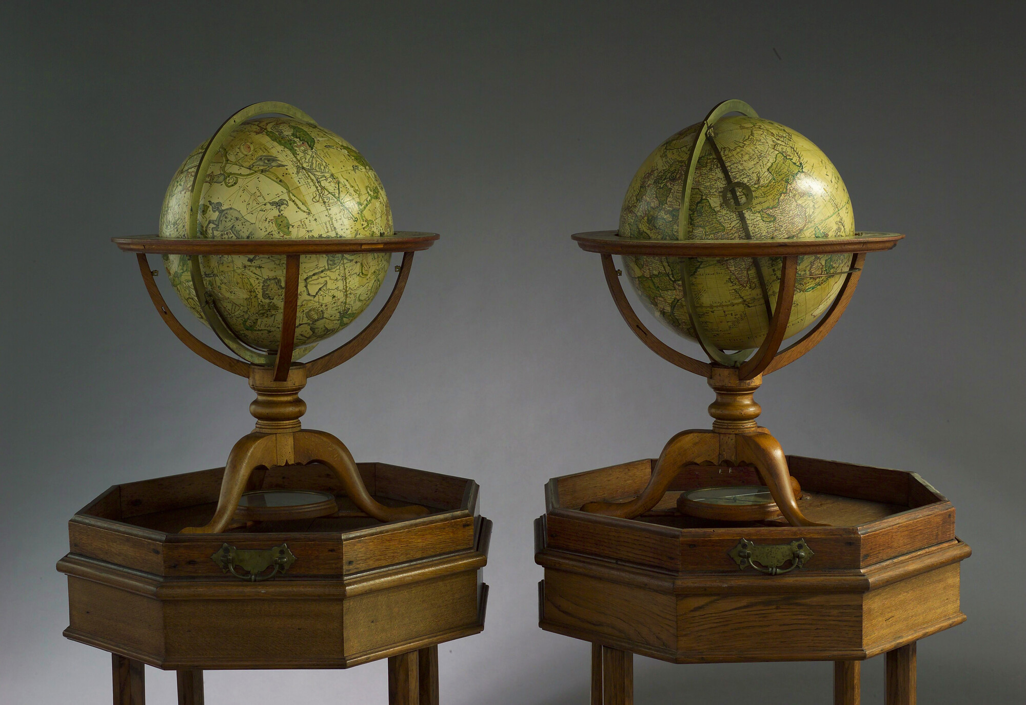 S.3099(01); Aardglobe van 31 cm doorsnede door George Adams, 1766; globe