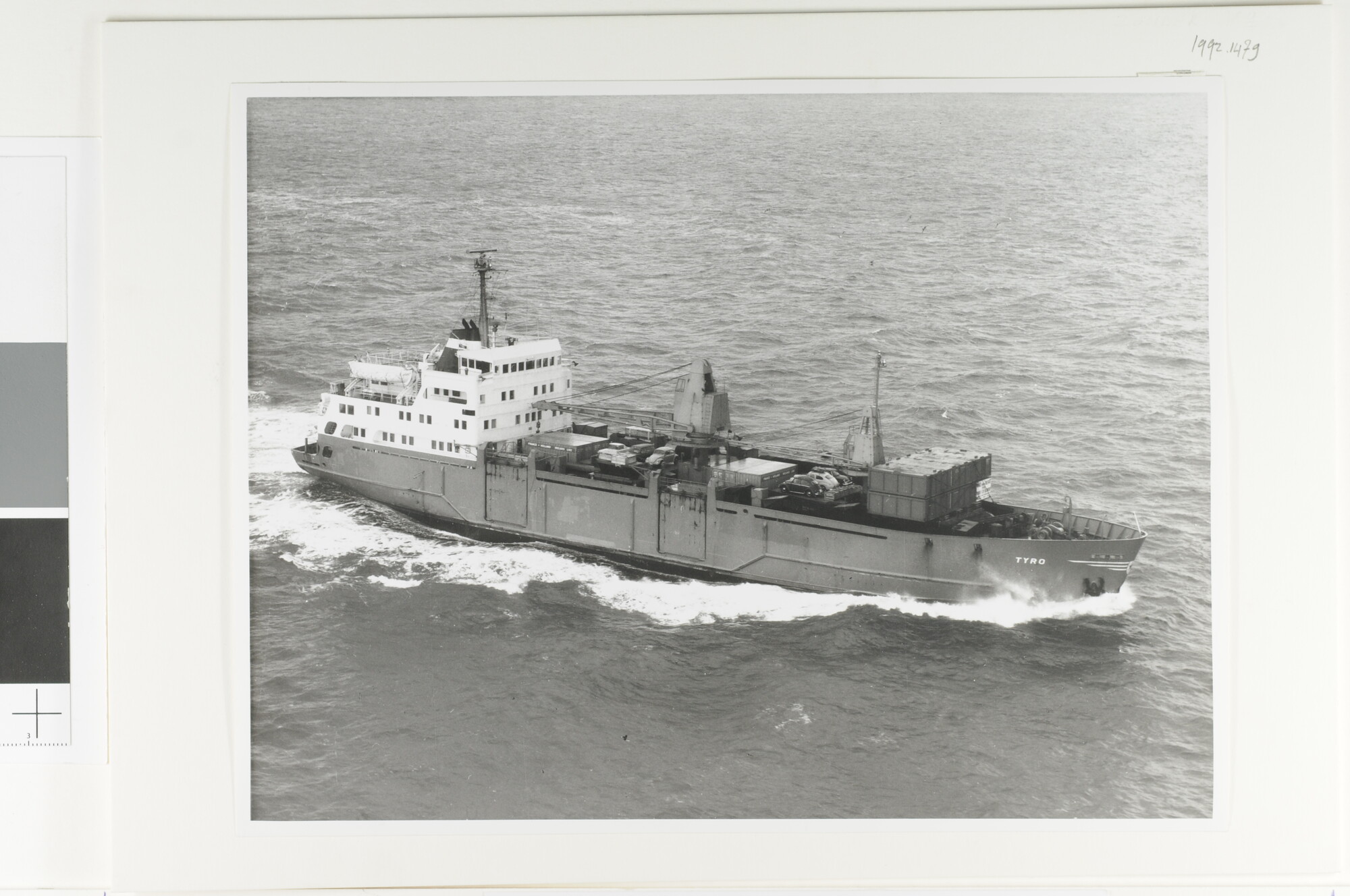 1992.1479; Het vrachtschip ms. 'Tyro' van de Stoomvaart Maatschappij Zeevaart; foto