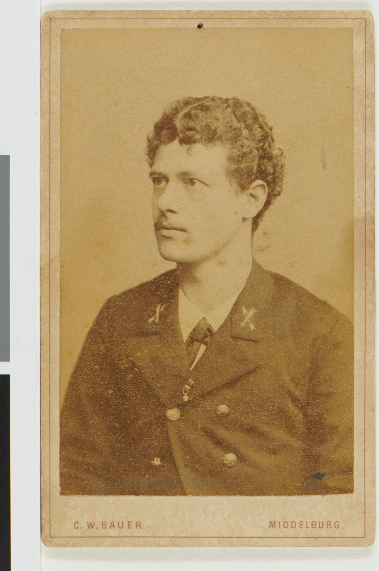 1999.1165; Portretfoto van Leendert Jan Goeman (1860), hoofdmachinist bij de Marine; foto