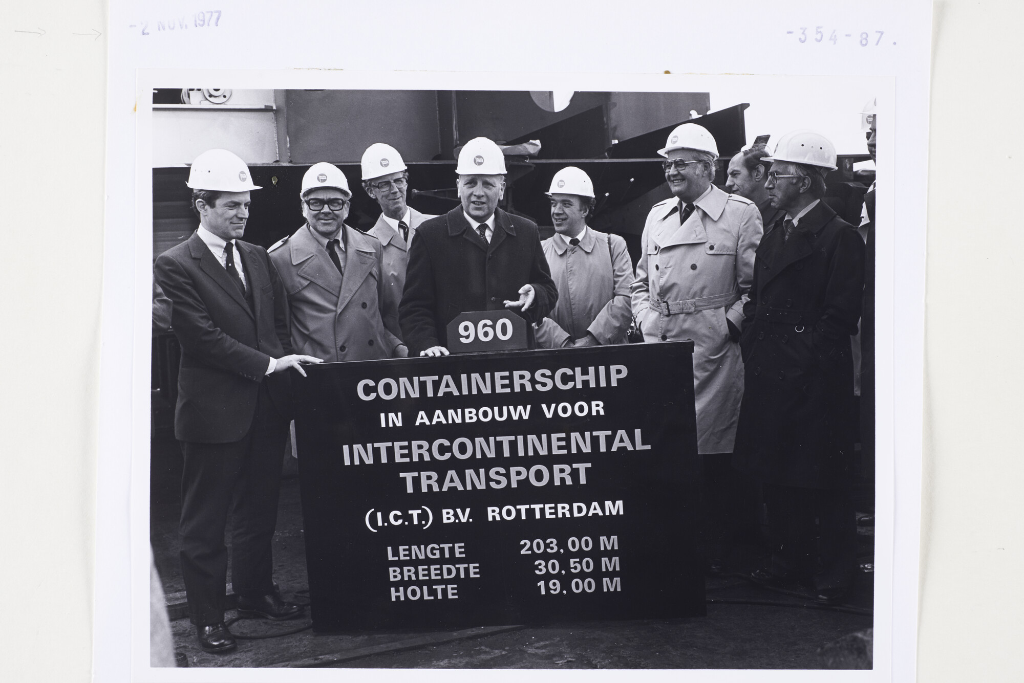 S.5444(6030)2; Foto van het containerschip ms. Incotrans Spirit in aanbouw op helling II/III van de NDSM; foto