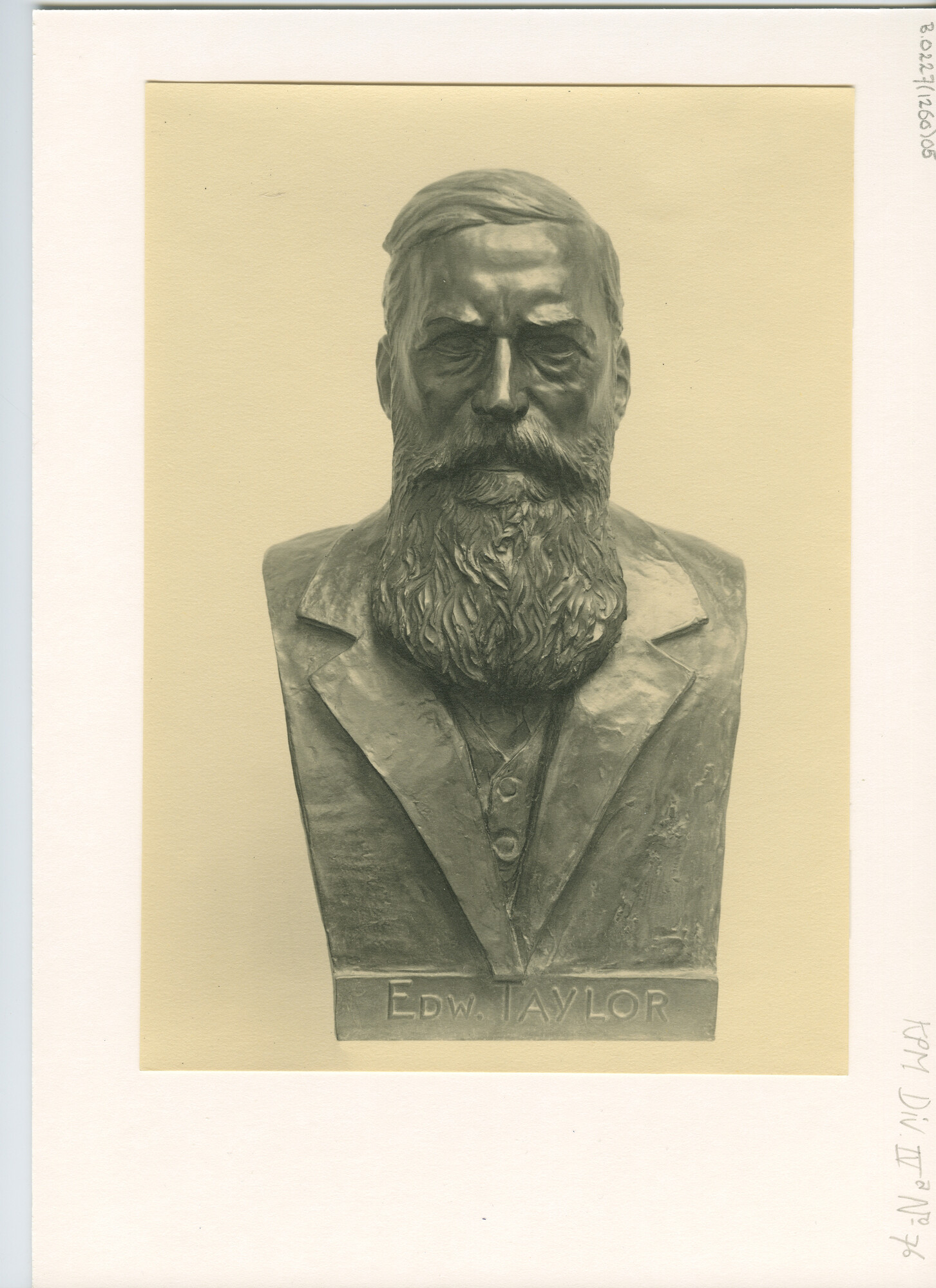 B.0227(1260)05; Foto van het borstbeeld van E.G. Taylor; foto
