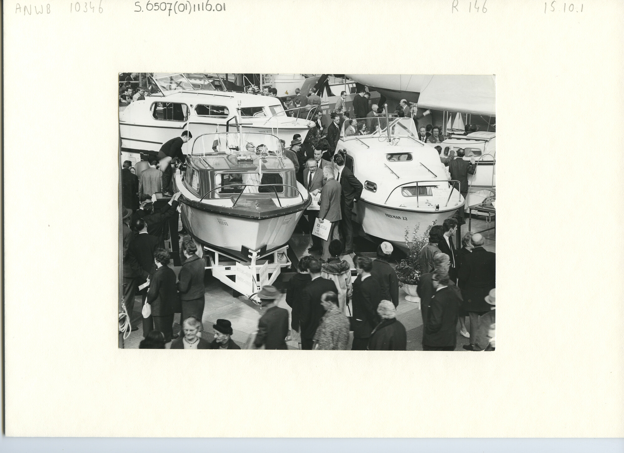 S.6507(01)1116.01; Grote belangstelling voor de HISWA-tentoonstelling 1964.; foto