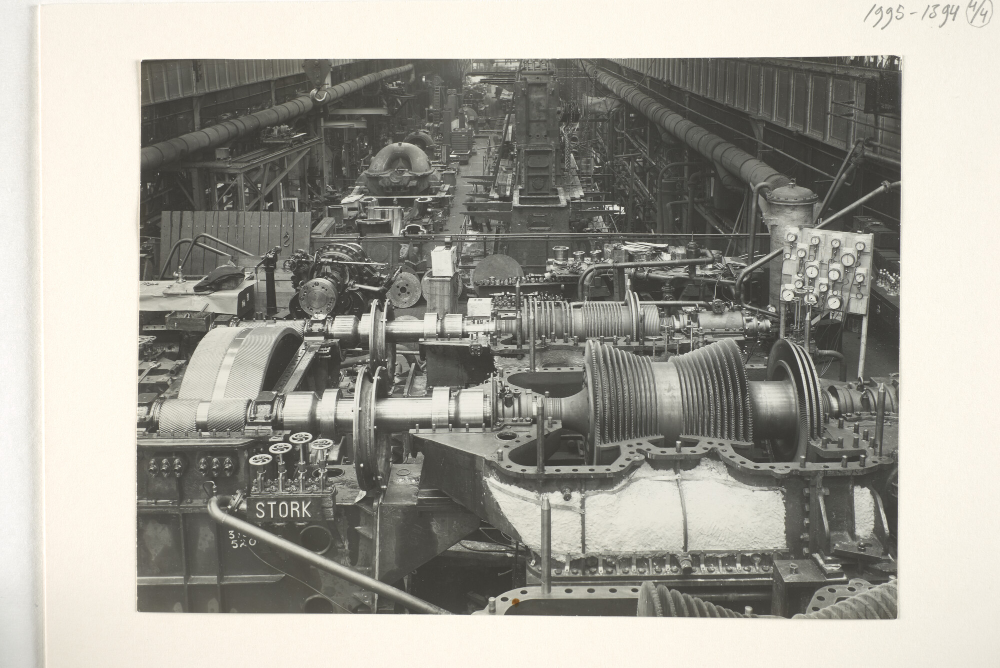 1995.1394; Detailfoto's van de Stork turbines bestemd voor het artillerie-instructieschip Hr.Ms. 'Van Kinsbergen' [...]; fotoreportage