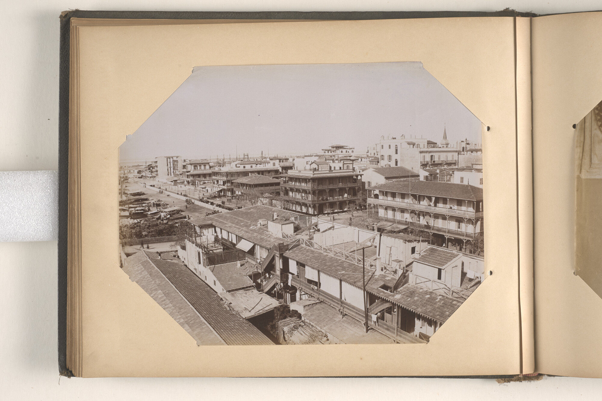 2015.0862; Fotoalbum met souvenirfoto’s verzameld tijdens de reizen van James Reginald Filz, 18 oktober 1901 t/m september 1904; fotoalbum
