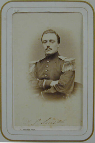 S.0576(01)071; Portretfoto van eerste luitenant der mariniers J.P. Smith (1837-1874); foto