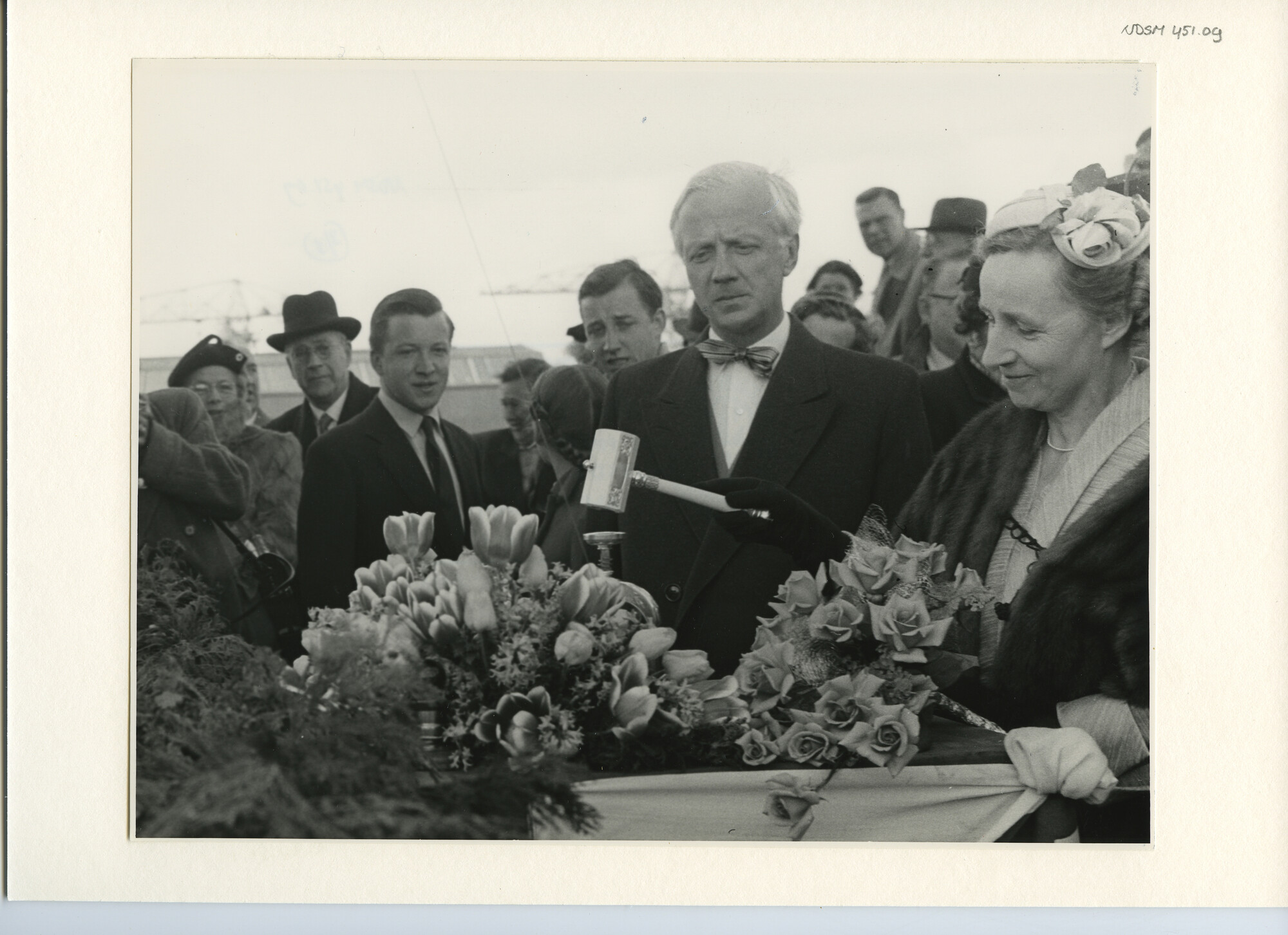 S.5444(2346)3; Foto van de tewaterlating van de tanker ss. Kermia bij de NDSM; foto