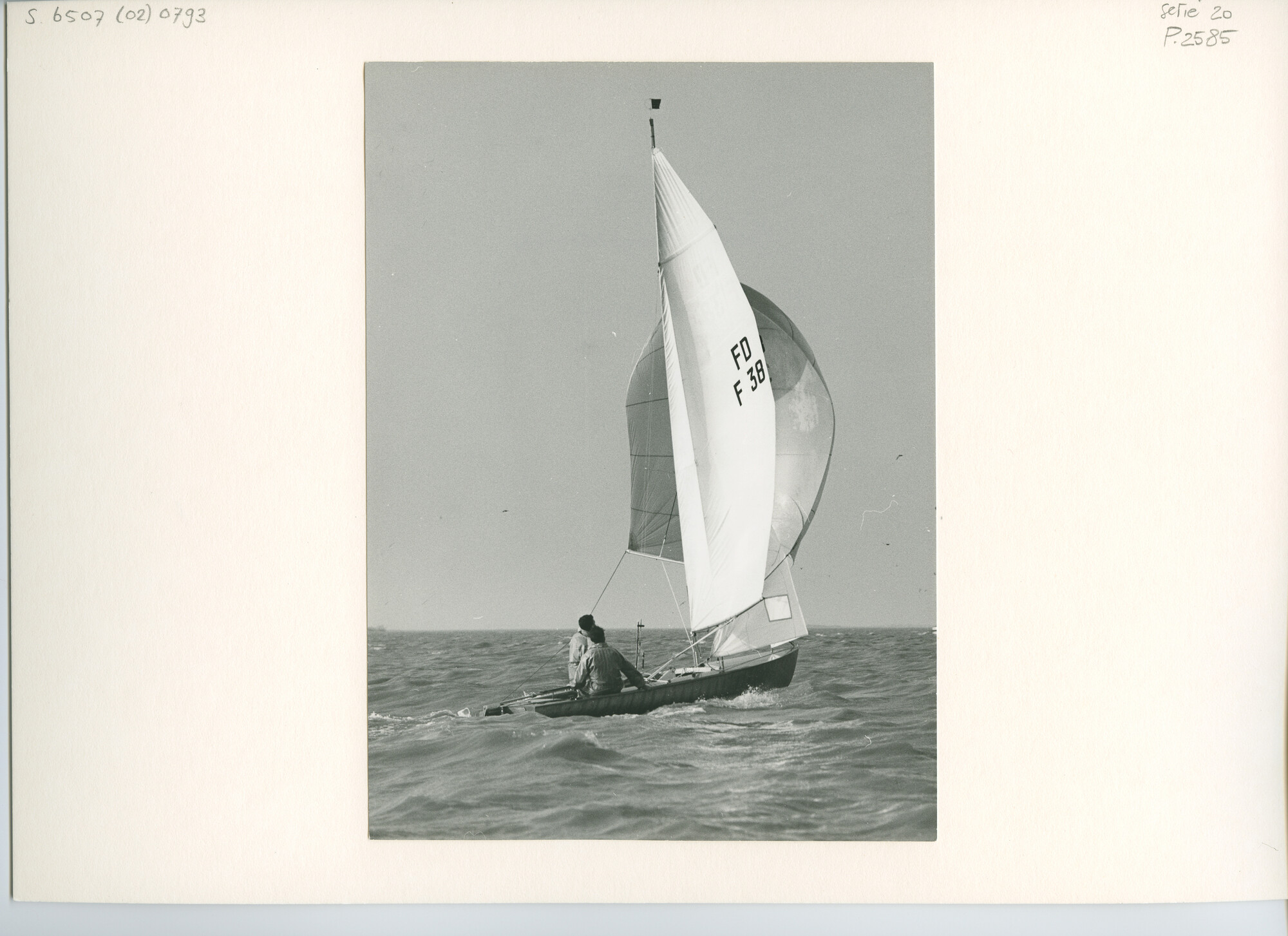 S.6507(02)0793.06; Zwart-wit foto van het Europees Kampioenschap FD 1962 op het IJsselmeer voor Muiden; foto
