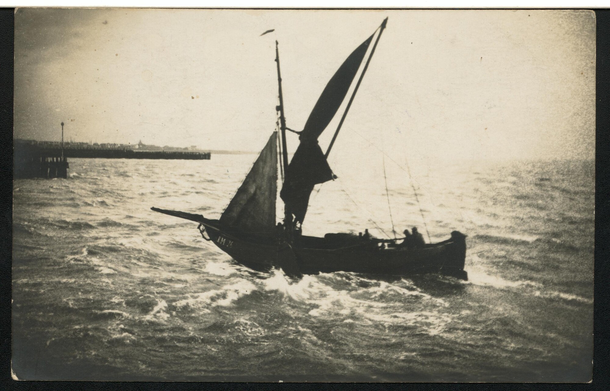 1993.6831; De Arnemuidsche hoogaars 'ARM 26' vaart Vlissingen binnen; foto