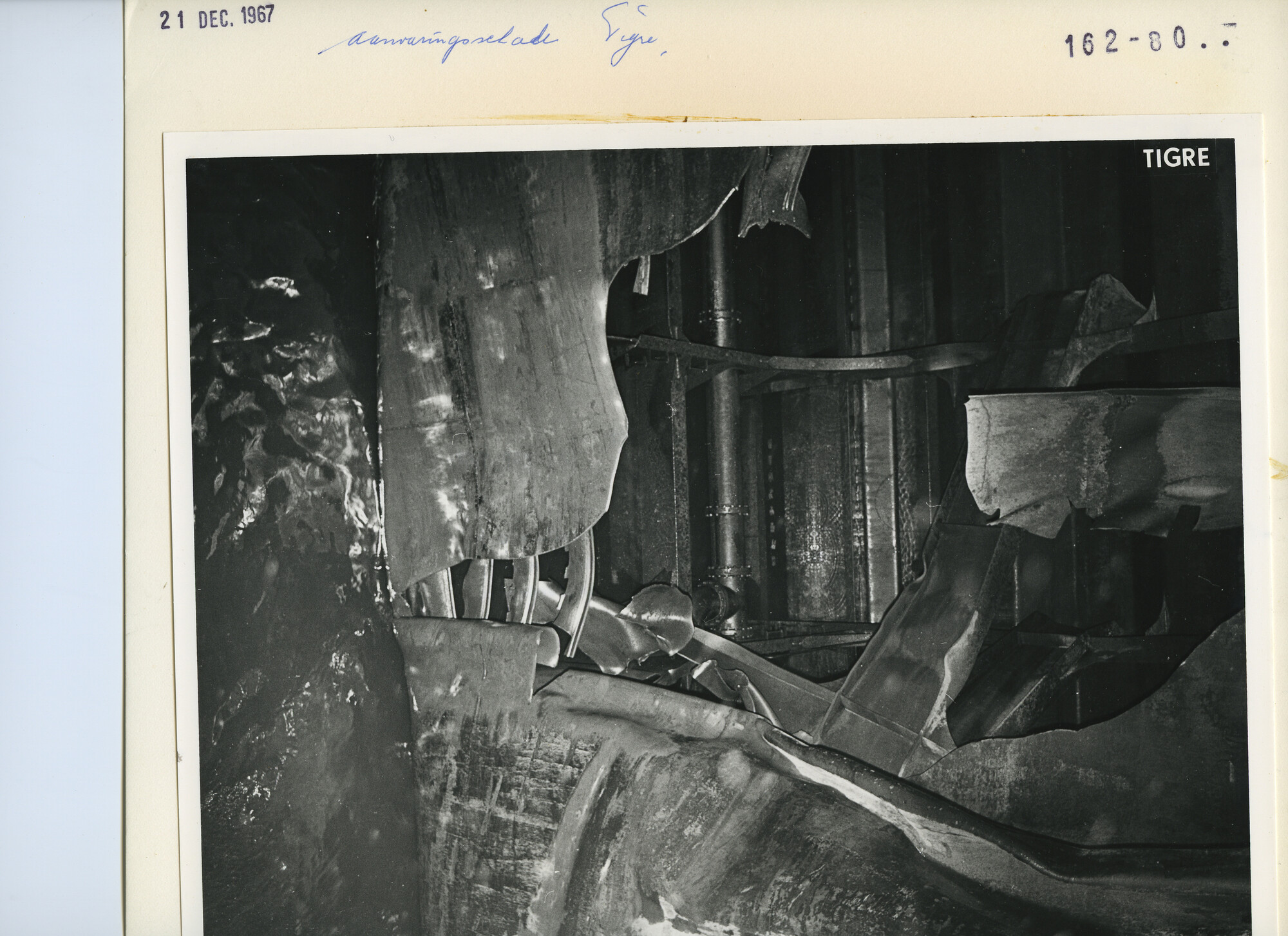 S.5444(4828)1; Foto van de aanvaringsschade aan de Tigre; foto