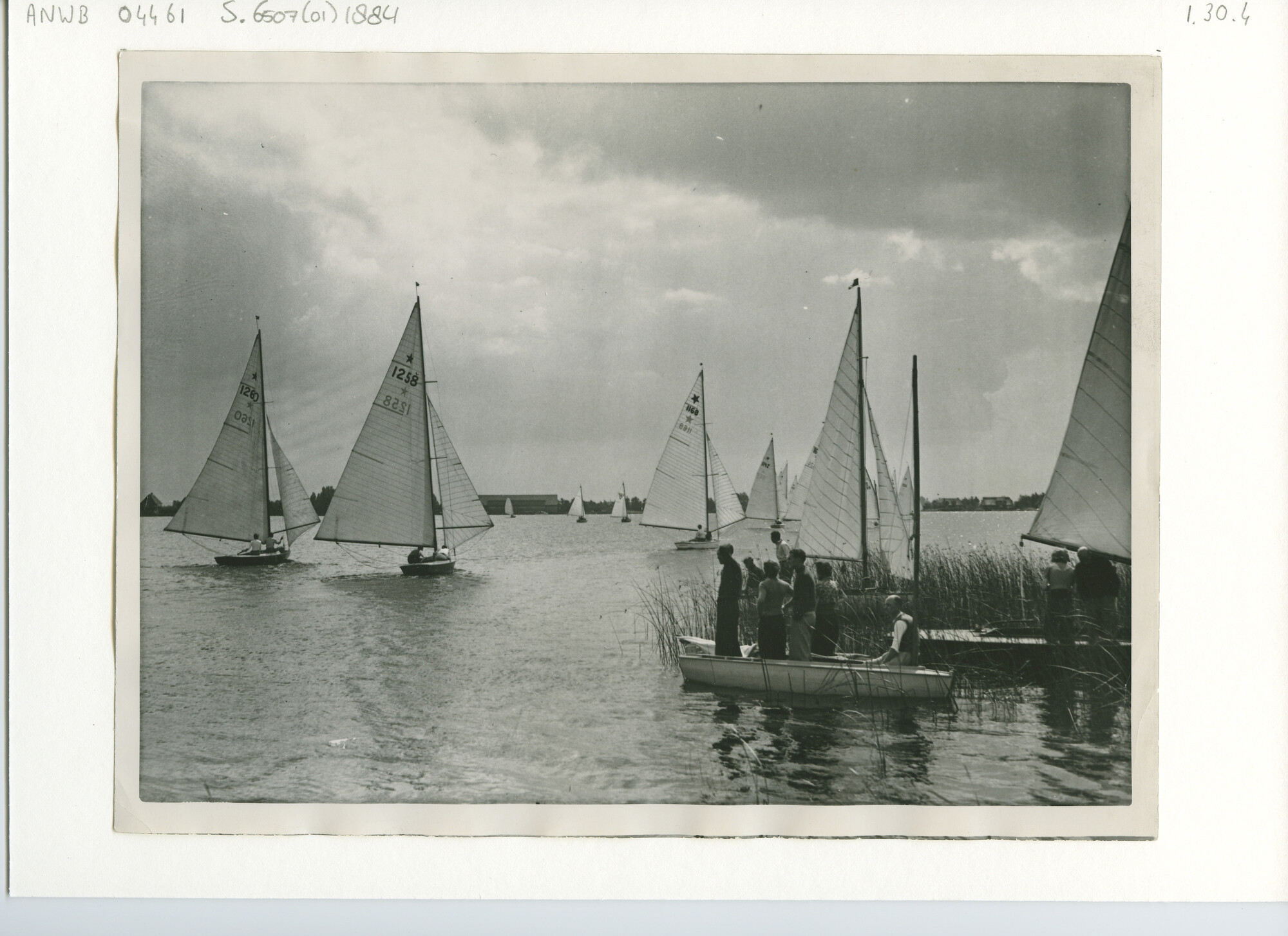 S.6507(01)1884; Foto internationale zeilwedstrijden op de Loosdrechtse Plassen van de Holland Week. De internationale stars voor de wind.; foto