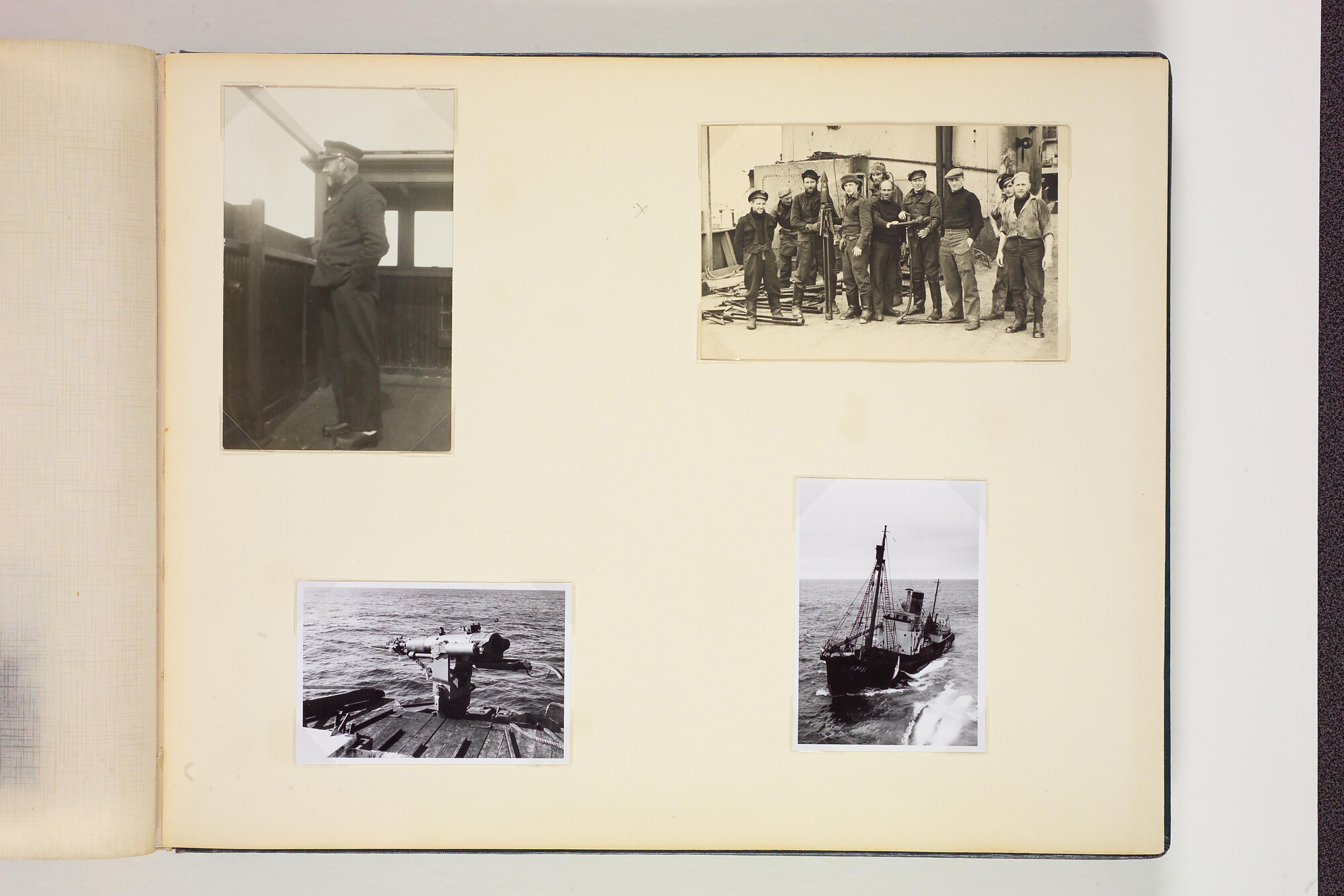 1990.0579; Tweede album met foto's van het walvismoederschip ms. Willem Barendsz (I); fotoalbum