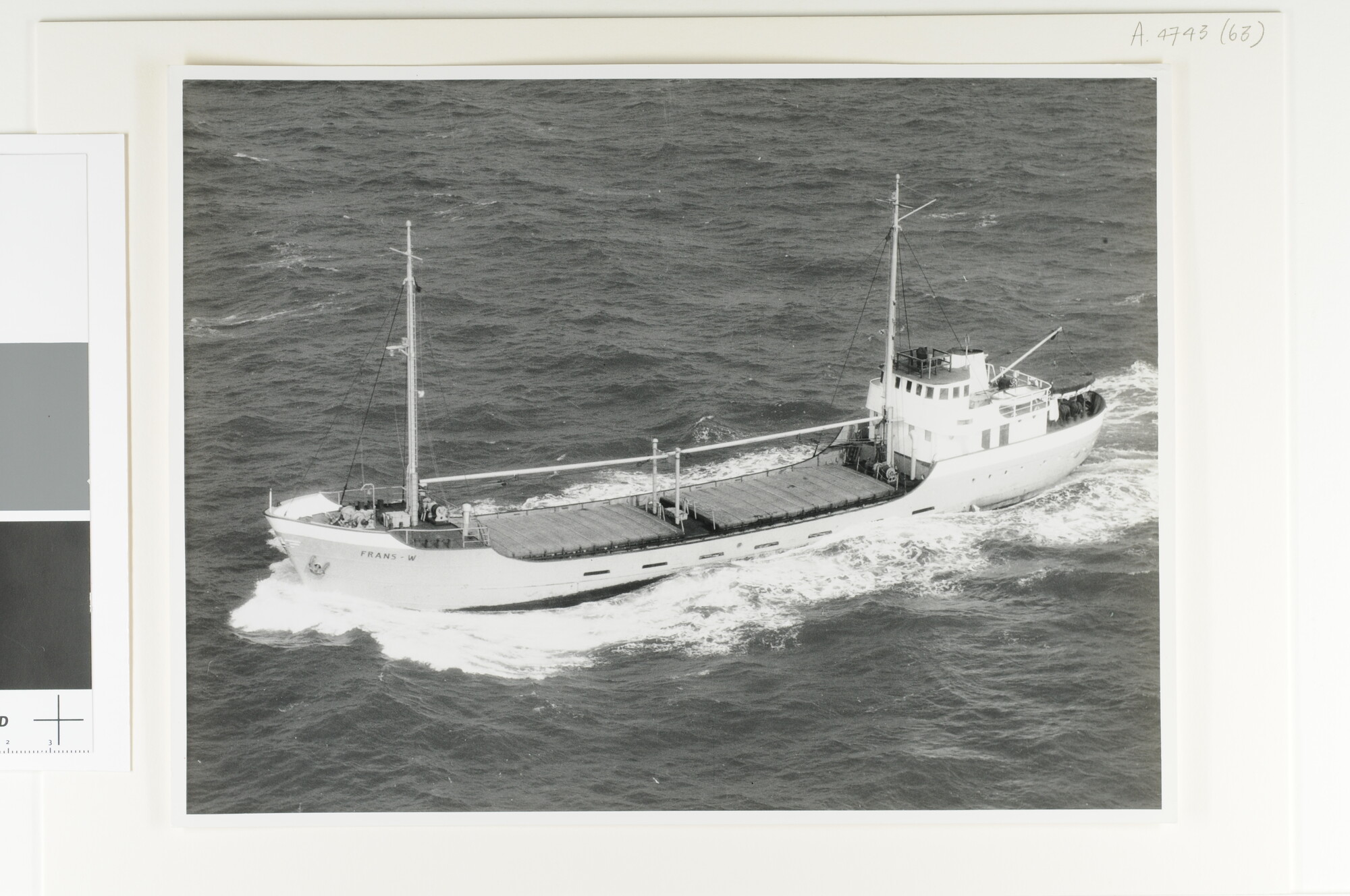 A.4743(63); Een luchtfoto van de coaster ms. 'Frans W.' van J. Westers te Groningen; foto