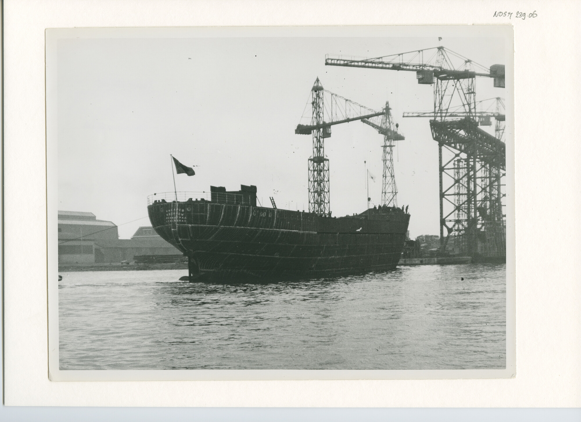S.5444(1221)22; Foto van de tewaterlating van het vrachtschip ms. Kosarev; foto