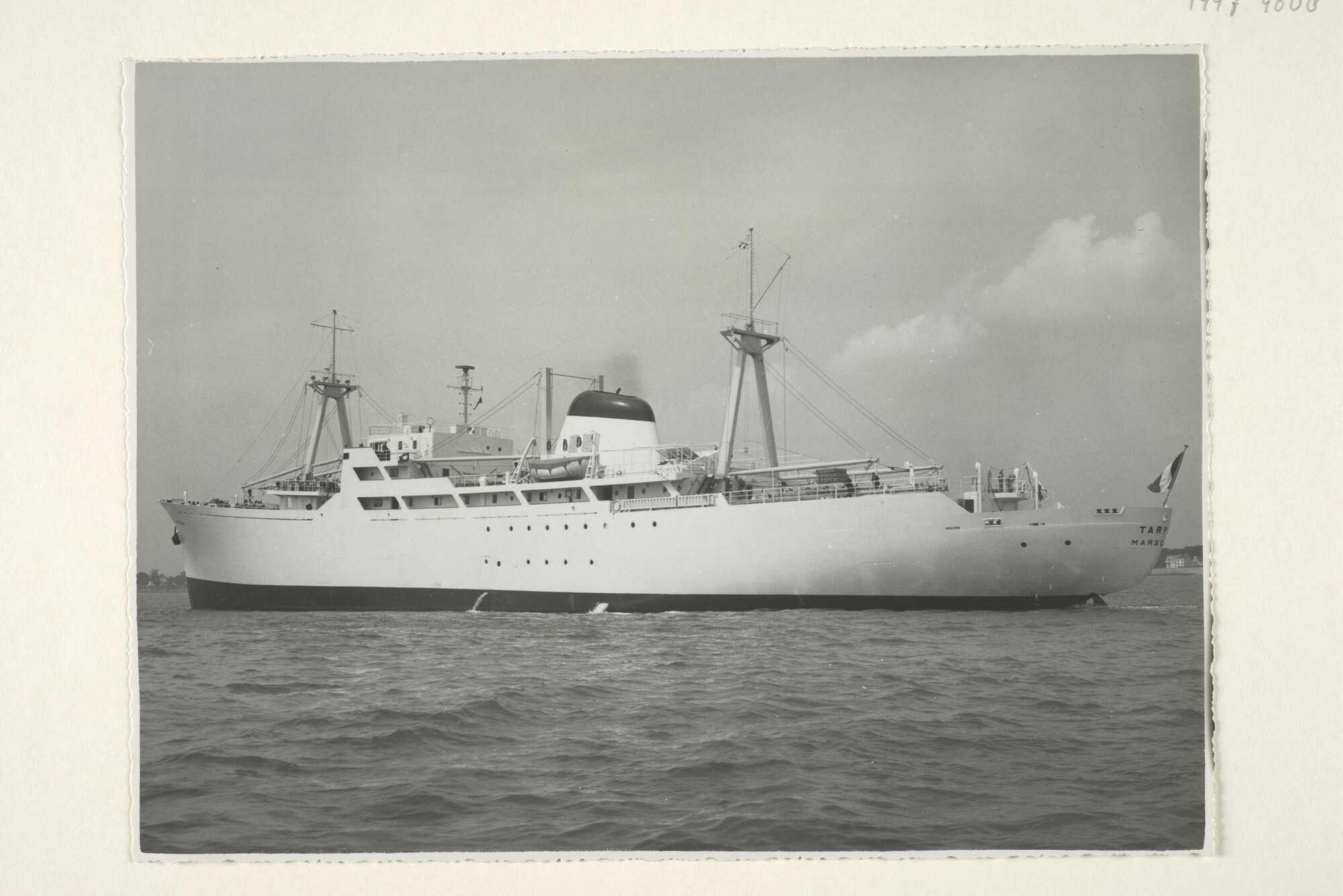 1997.4608; Foto's van het Franse vrachtschip ms. Tarpon van de Société Générale de Transport Maritime uit Marseille; fotoreportage