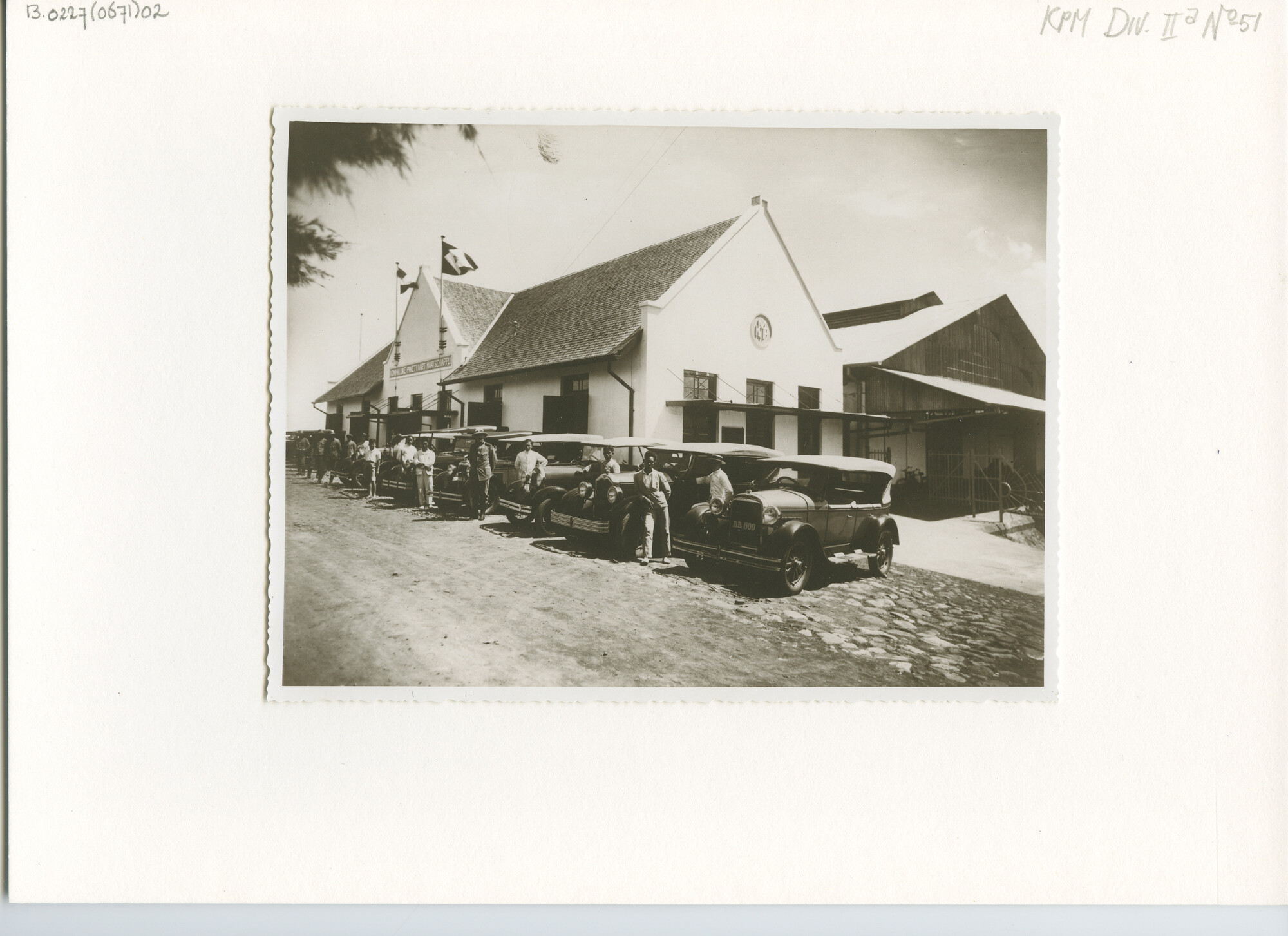 B.0227(0671)02; Het agentschap van de KPM te Menado; foto