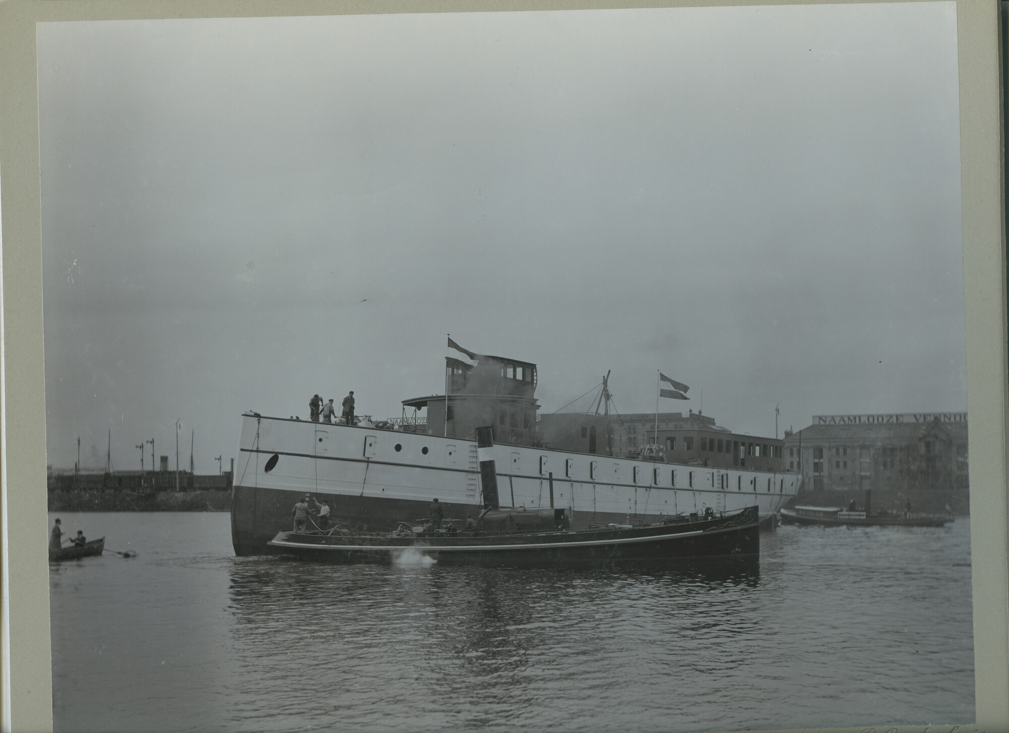 S.5444(00151)03; Foto van de tewaterlating van het Gouvernementsstoomschip Valk gebouwd [...]; foto