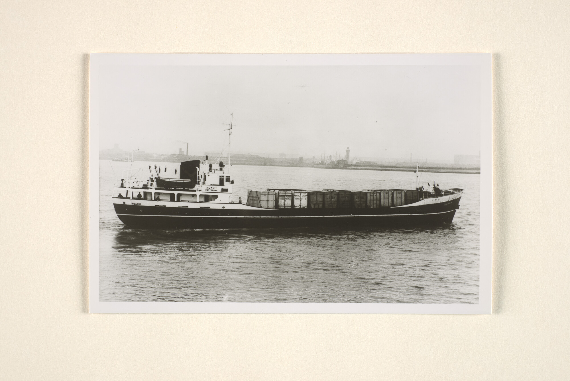 1996.2350; De coaster ms. Noach van NV Rederij Holland uit Rotterdam [...]; foto
