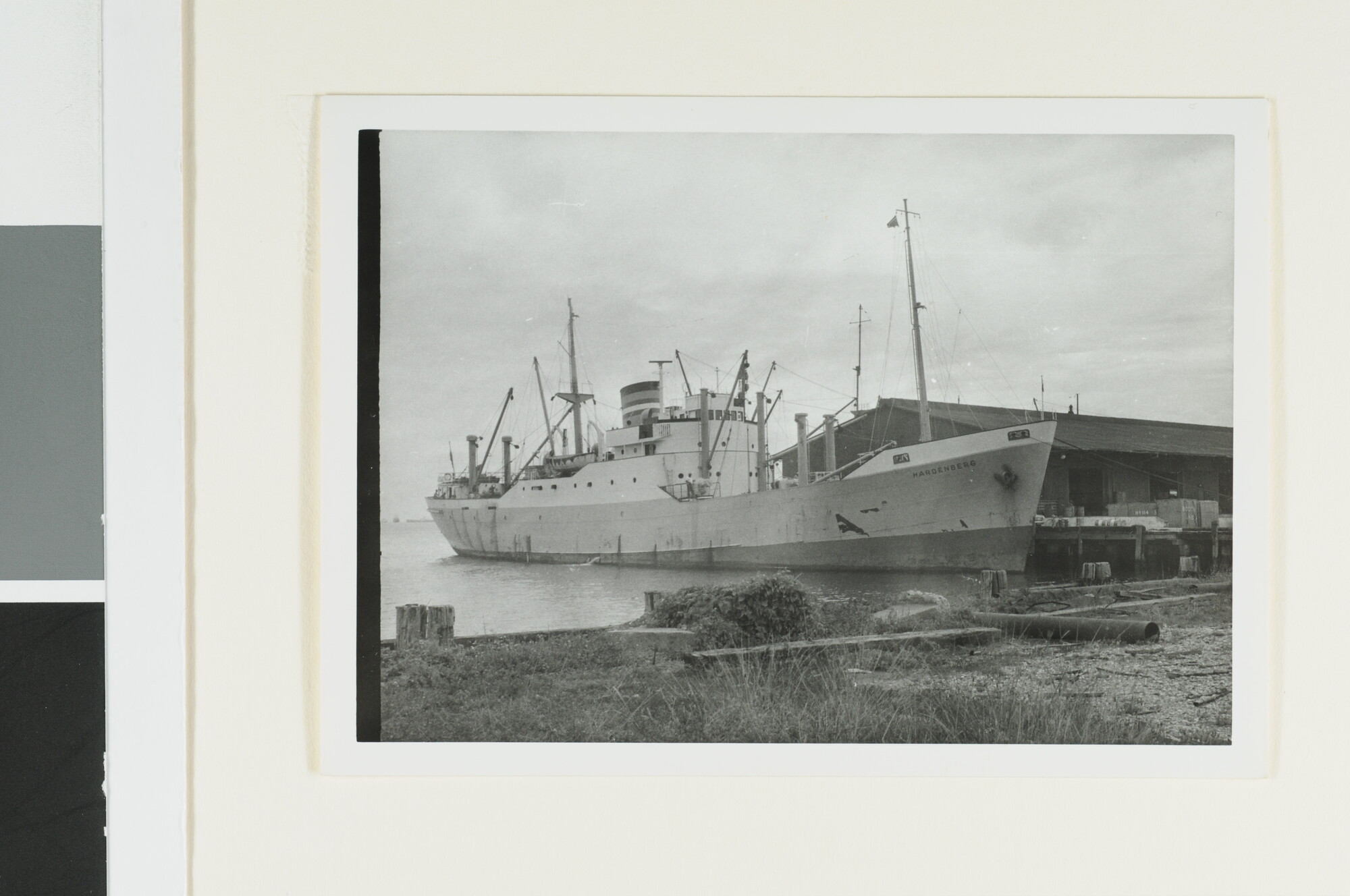 S.7032(005); Foto's van het vrachtschip ms. Hardenberg (ex- Goodwin) van de NV; fotoreportage