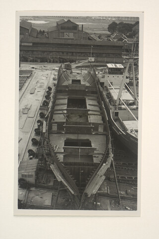 S.5219(12)0153; Foto's van de op de dwarshelling van de ASM in aanbouw zijnde Ierse vrachtschip ms. 'Balleygalley Head' gezien vanuit de hijskraan; fotoreportage