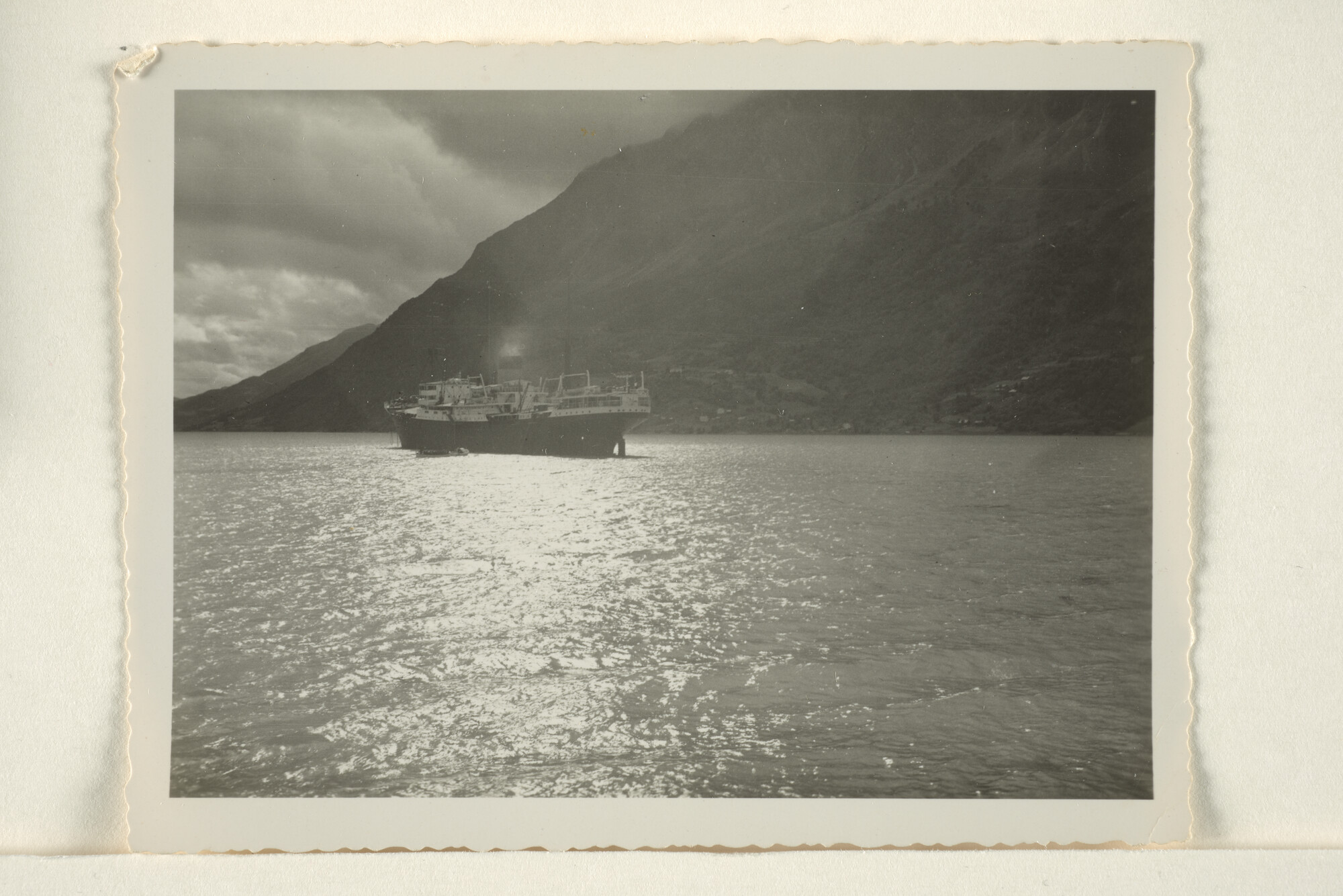 1997.1766; Reproductiefotos van de reis naar Noorwegen met het passagiersschip ms. Tarakan [...]; fotoreportage