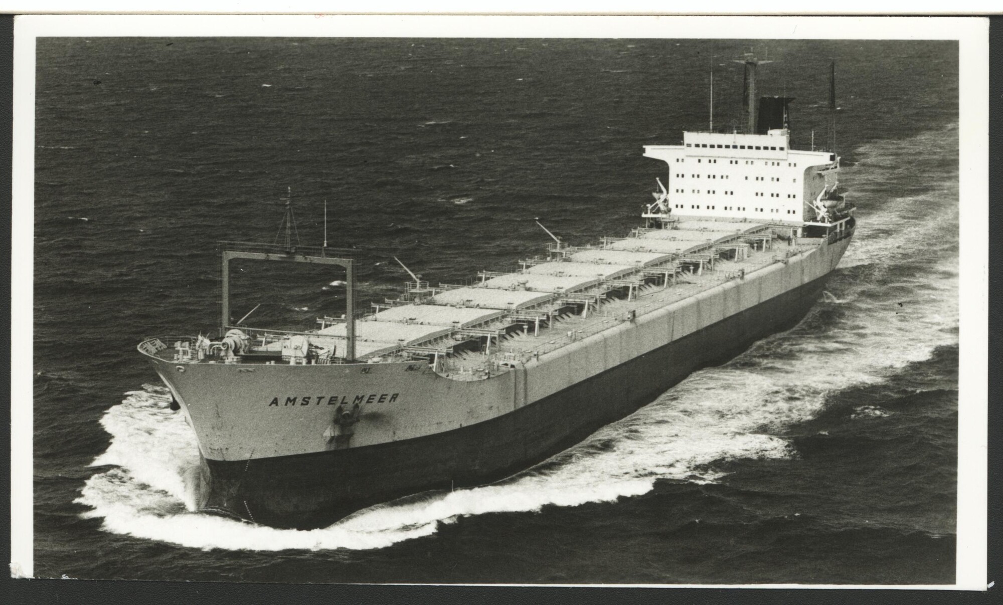 1993.6635; De bulkcarrier ms. 'Amstelmeer' van Holland Bulk Transport BV; prentbriefkaart