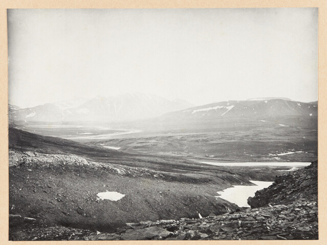 A.0123(03)44; Kooldruk van foto van de Eerste Noordpoolreis van de 'Willem Barents' naar Spitsbergen en Nova Zembla; fotoreportage