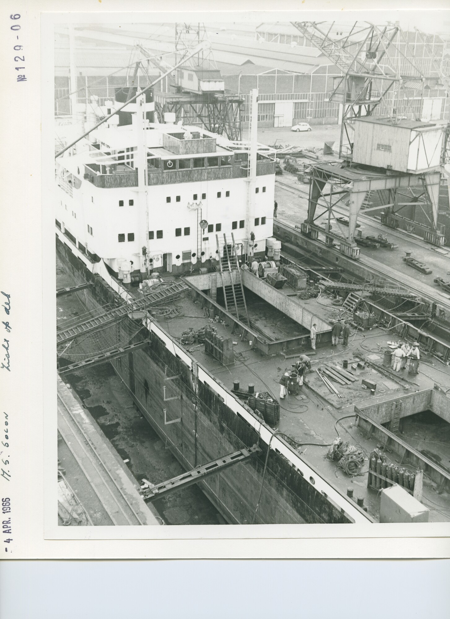S.5444(4561)06; Foto van de verlenging van het vrachtschip ms. Solon van de KNSM; foto