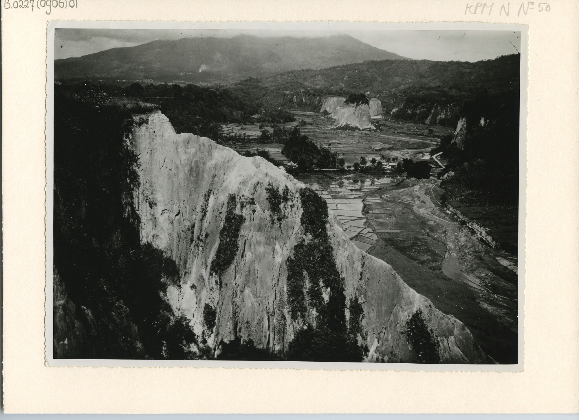 B.0227(0906)01; Landschapsfoto van het Karbauwengat bij Fort de Kock (bij het tegenwoordige [...]; foto