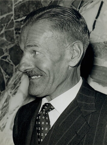 2001.1753; Foto's van de in gebruikneming van het hoofdkantoor van Reederij v/h Gebroeders Goedkoop aan de Westerdoksdijk 40 te Amsterdam in april 1962 [...]; fotoreportage
