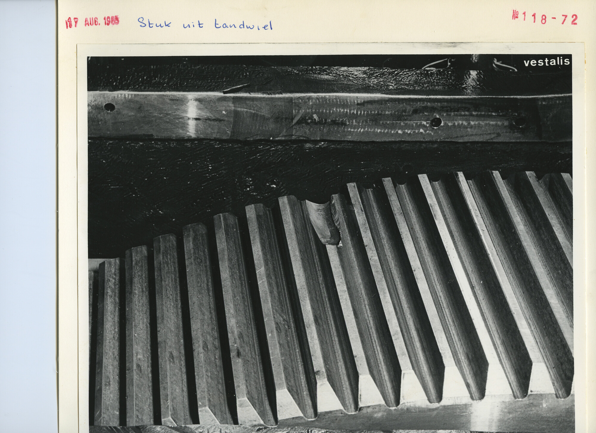 S.5444(4478)02; Detailfoto van een scheurtje in een krukaswang van de Vestalis; foto