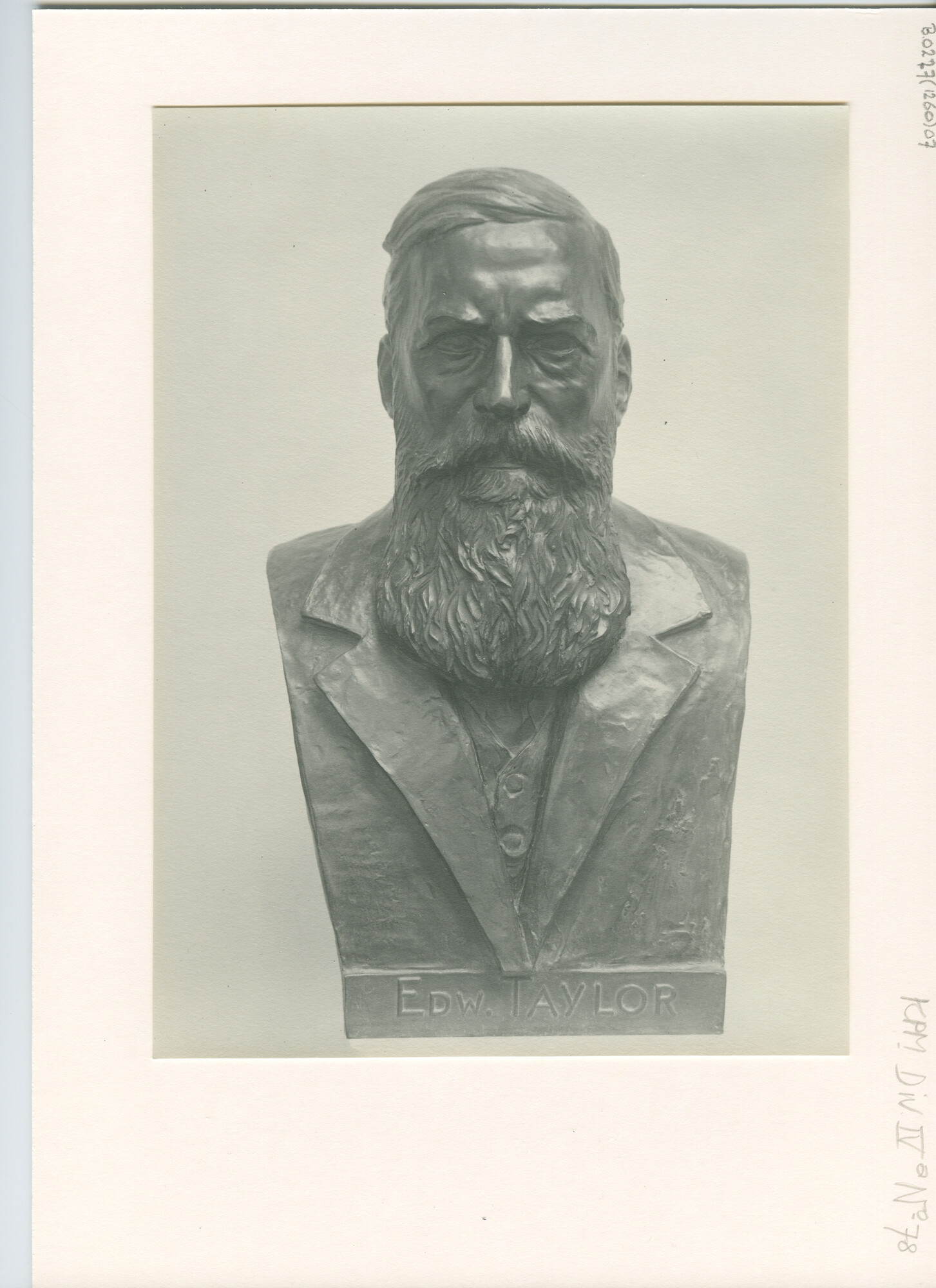 B.0227(1260)07; Foto van het borstbeeld van E.G. Taylor; foto