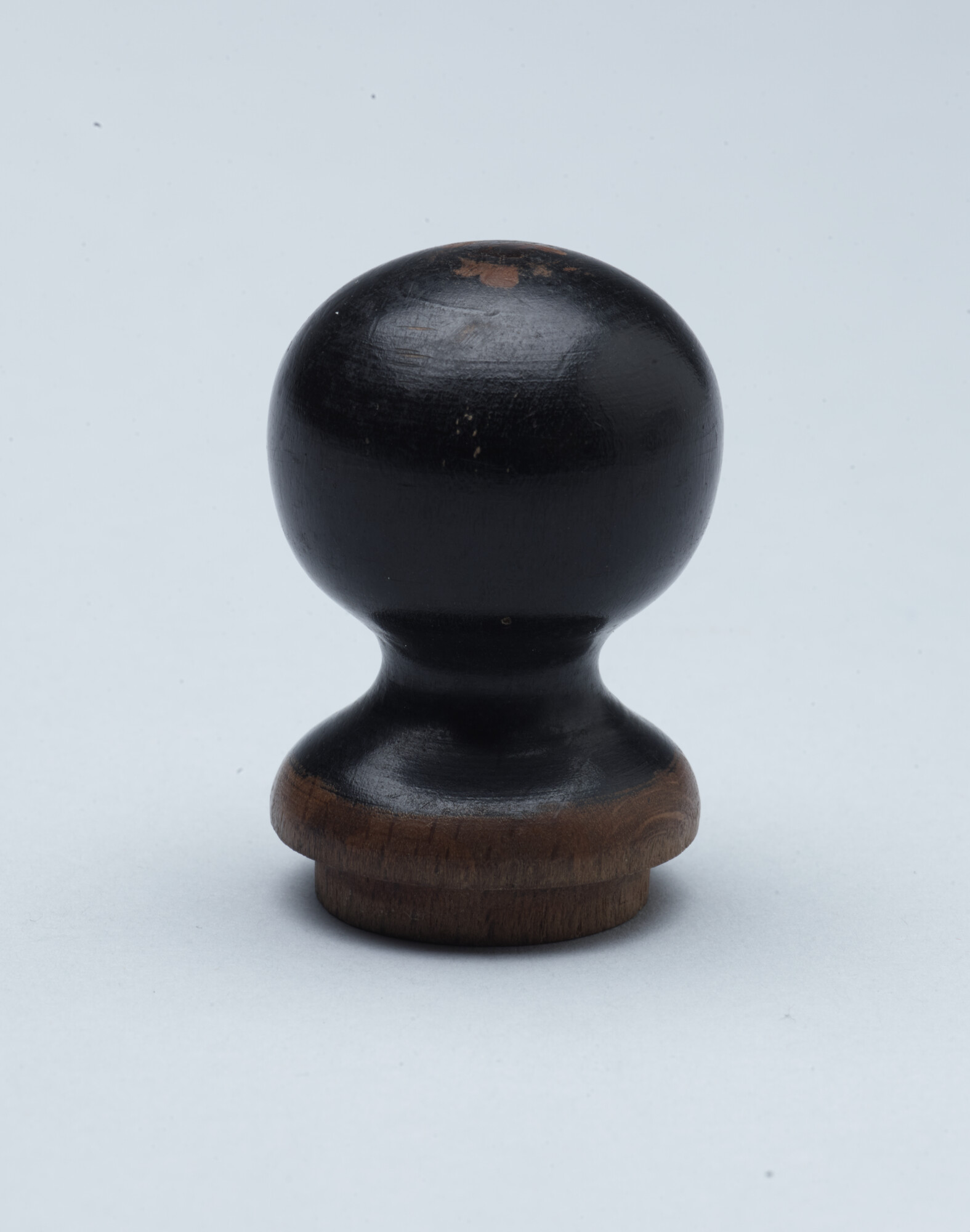 A.5168(21); Houten ronde knop; gebruiksvoorwerp