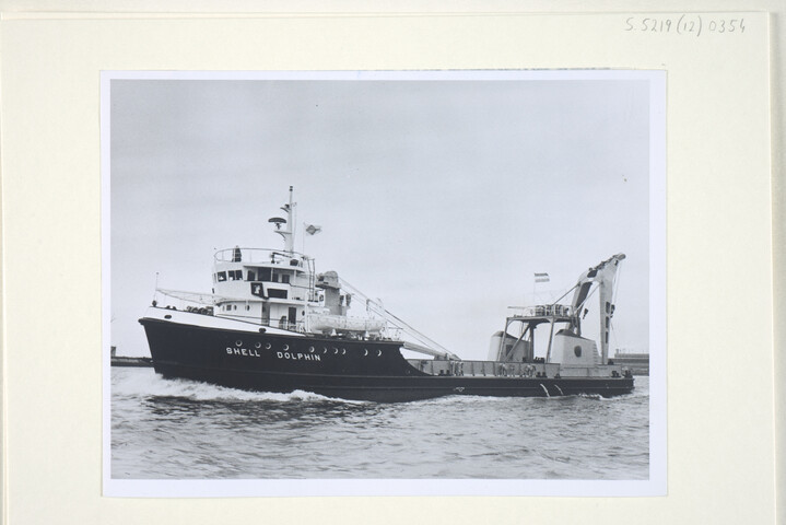 S.5219(12)0354; Foto's van de proeftocht van het bevoorradingsschip 'Shell Dolphin' gebouwd op de dwarshelling van de ASM; fotoreportage