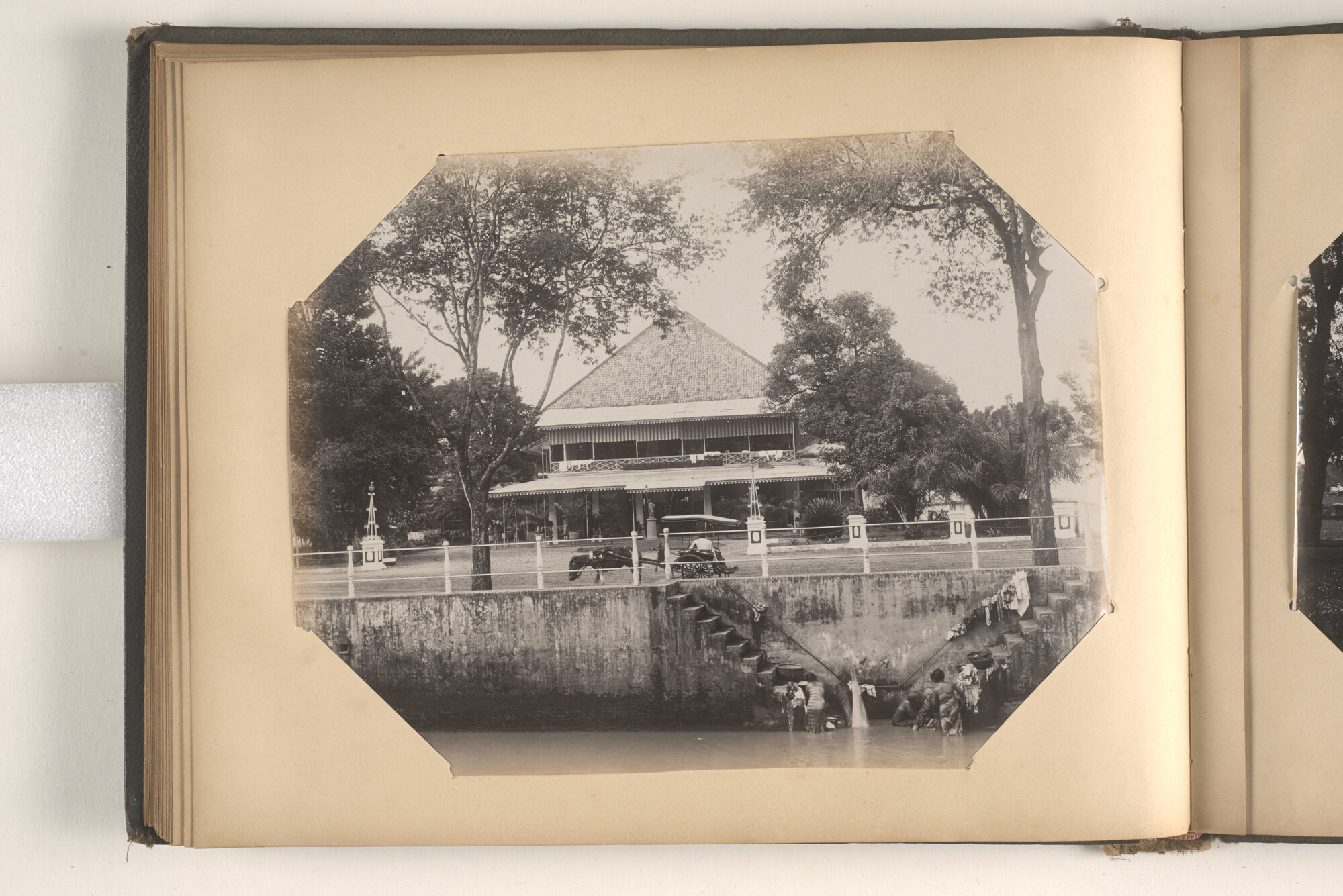 2015.0862; Fotoalbum met souvenirfoto’s verzameld tijdens de reizen van James Reginald Filz, 18 oktober 1901 t/m september 1904; fotoalbum