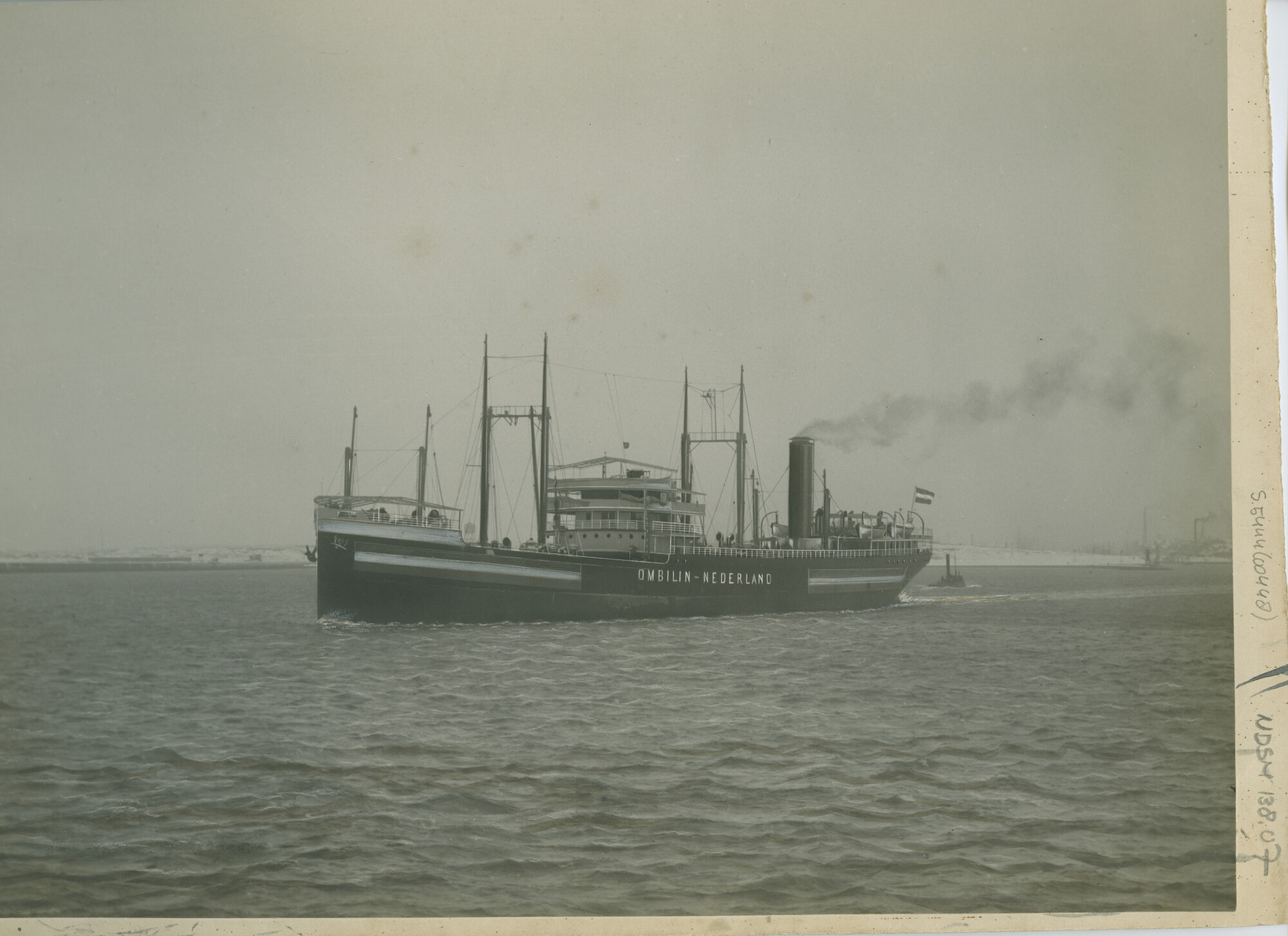 S.5444(00448); Kolenboot ss. 'Ombilin', (waarschijnlijk) tijdens proefvaart door het Noordzeekanaal; foto