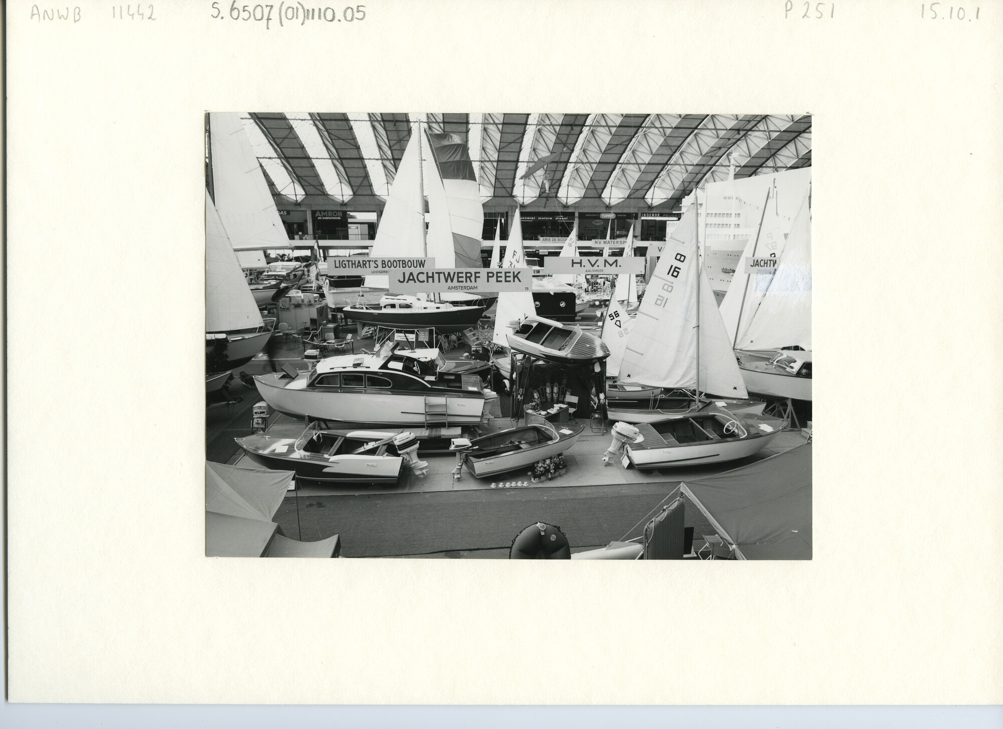 S.6507(01)1110.05; Overzichtfoto van de tentoonstelling HISWA Goed Kamp 1962; foto