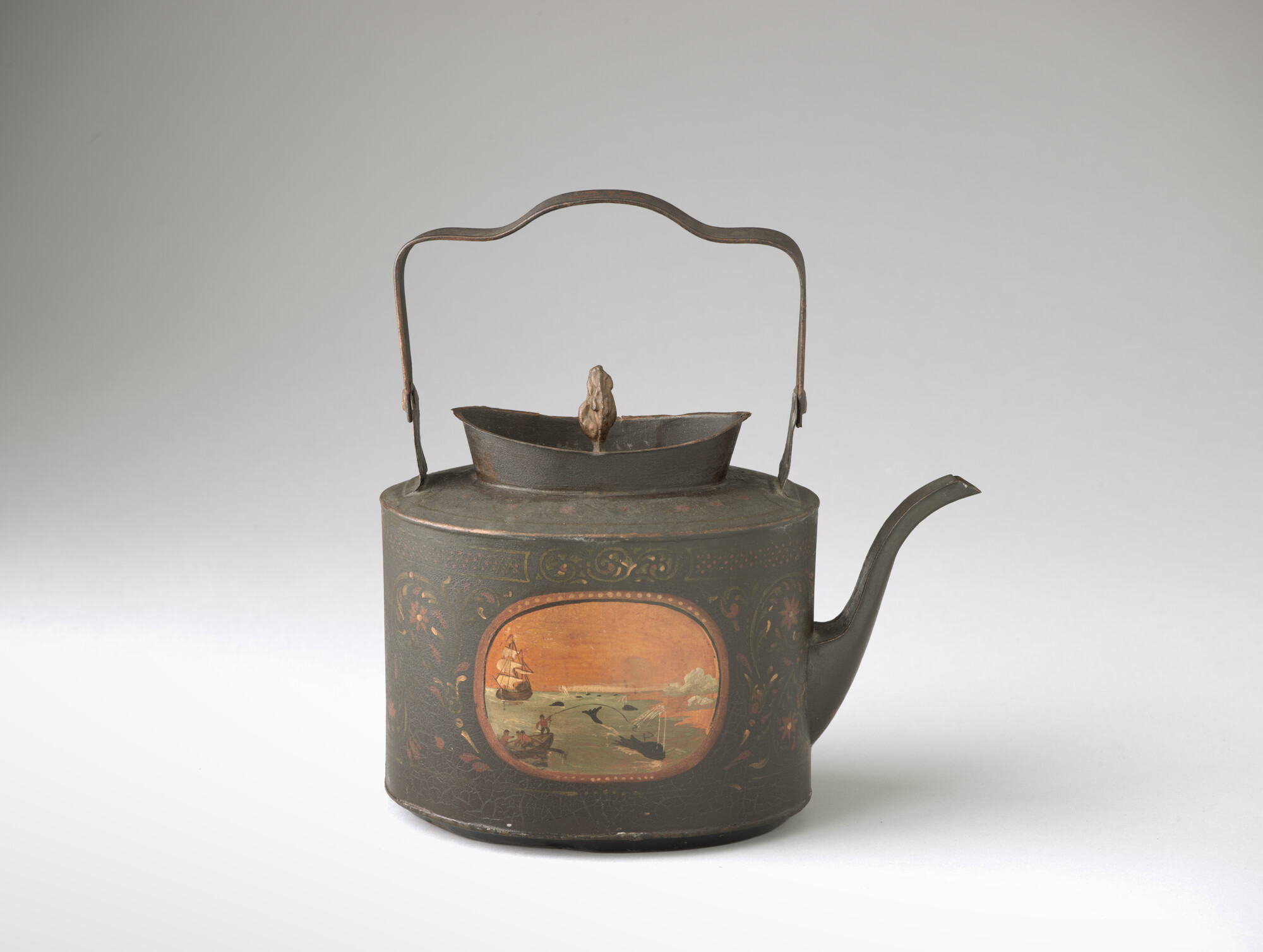 2012.0117-2; Theepot met afbeeldingen van walvisvaart; theepot