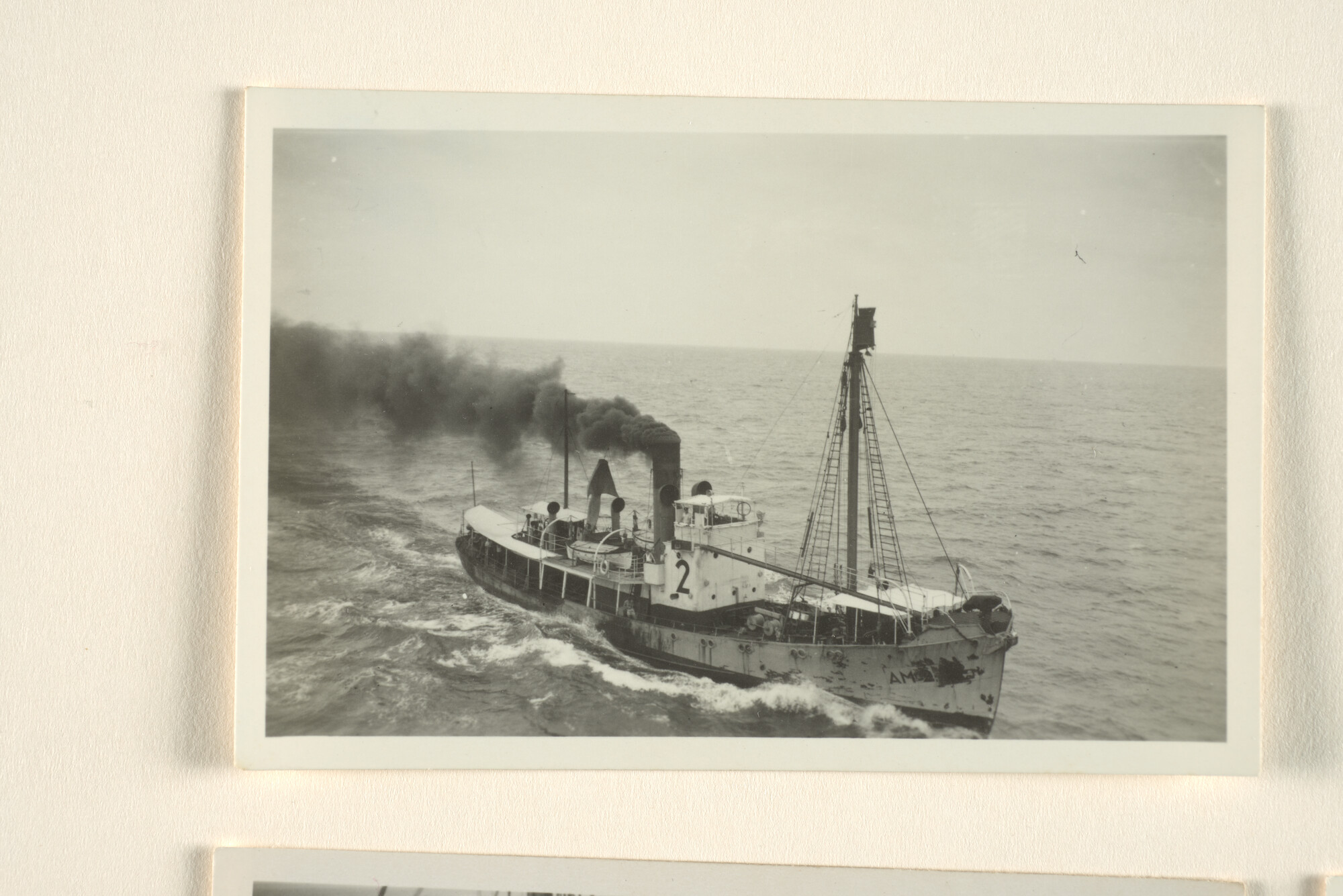 1996.0580; Fotoimpressies van de walvisverwerking en leven aan boord van het walvismoederschip ms. Willem Barendsz (I); fotoreportage