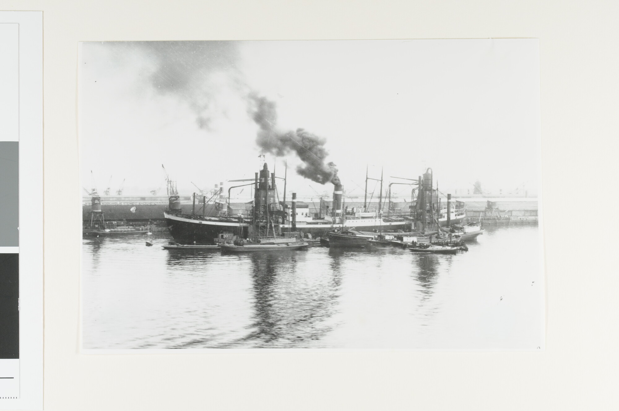 A.4254(07); Graanoverslag in haven Amsterdam; foto