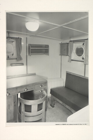 S.5219(12)0084; Interieurfoto's van de kustvaarder ms. 'Oosterburgh' van Wm; fotoreportage