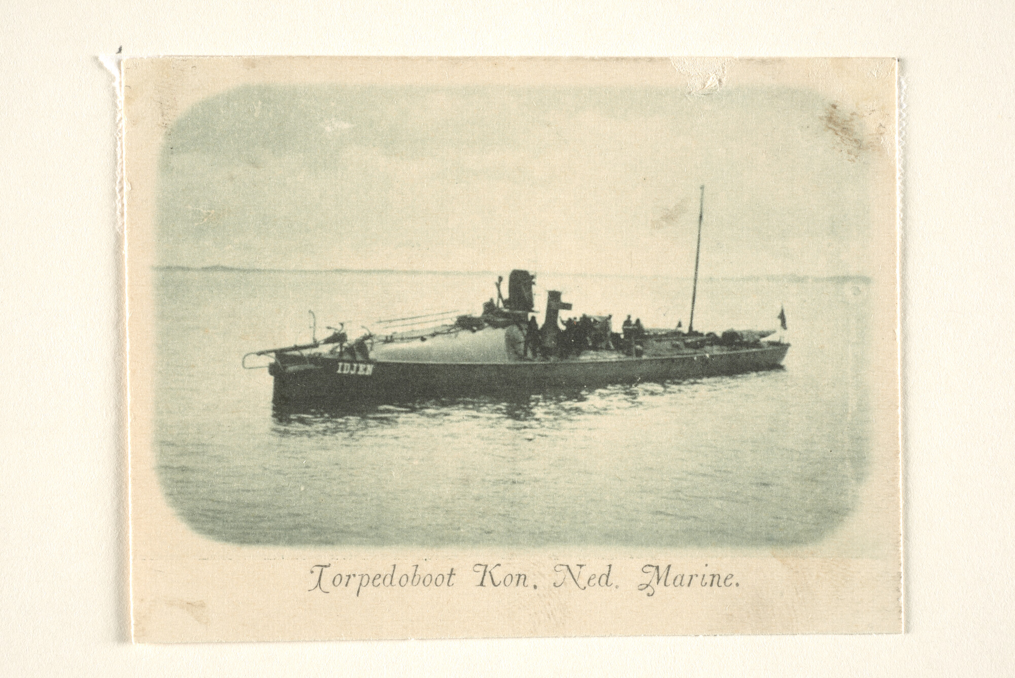 1994.7192; De torpedoboot Hr.Ms. Idjen op kalm water; foto