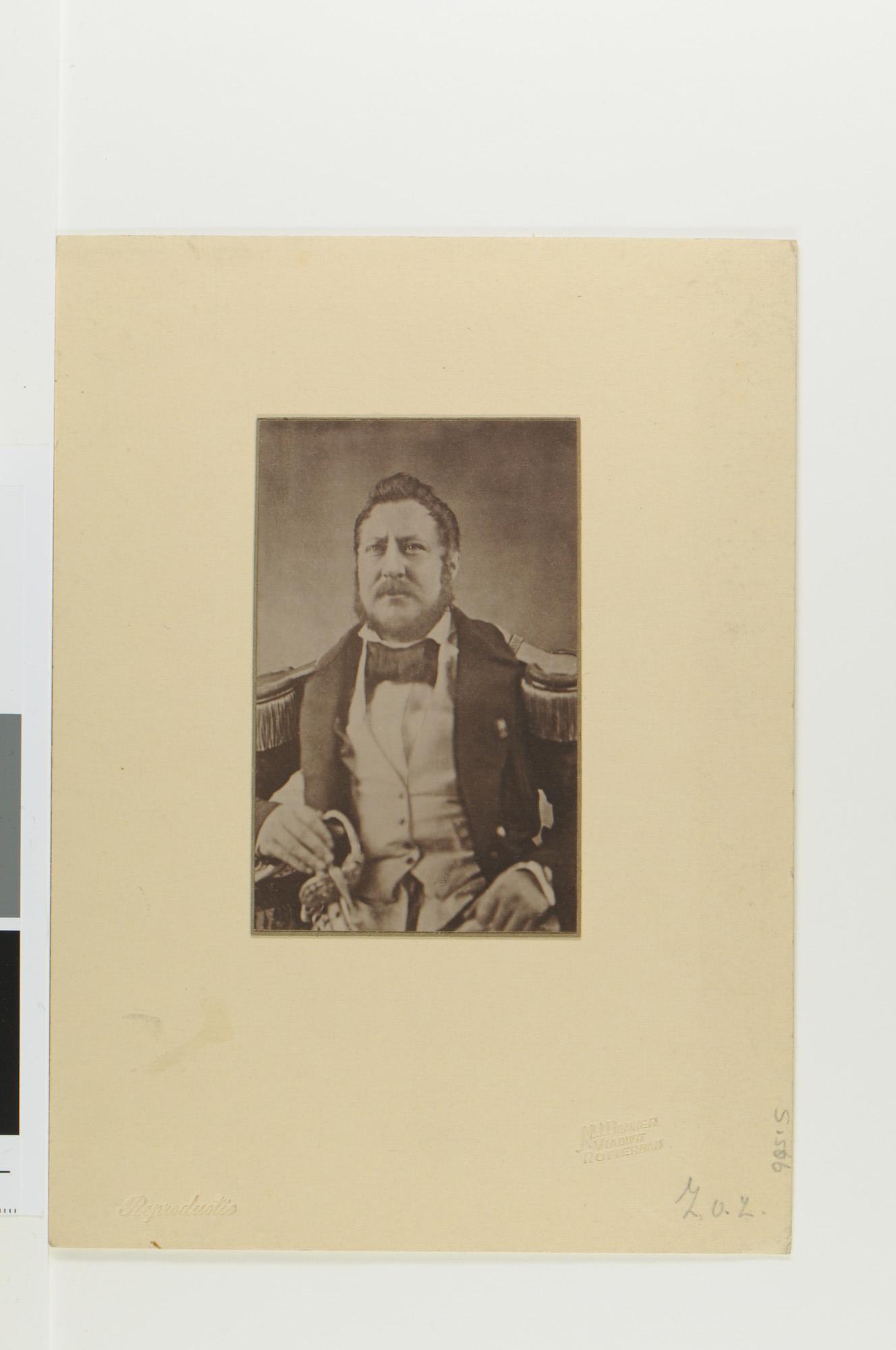 S.1566(01)b; Portretfoto van Gerardus Tichelman Gzn (1813-1892), luitenant ter zee; foto
