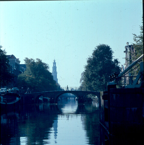 S.9100(2857); Dia van Amsterdam, Prinsengracht, achtergrond Westertoren; diapositief