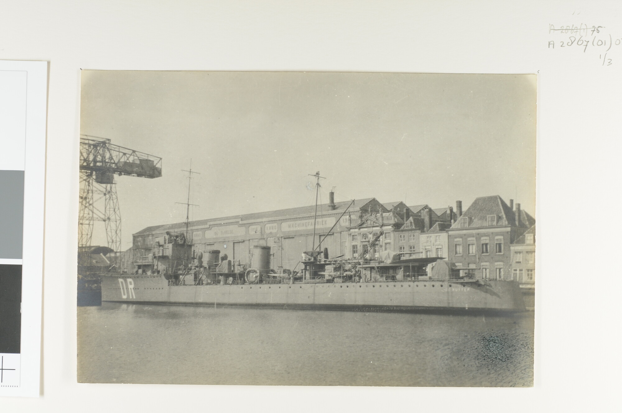 A.2867(01)075; Foto's van de torpedobootjager Hr.Ms. 'De Ruyter' tijdens de afbouw; fotoreportage