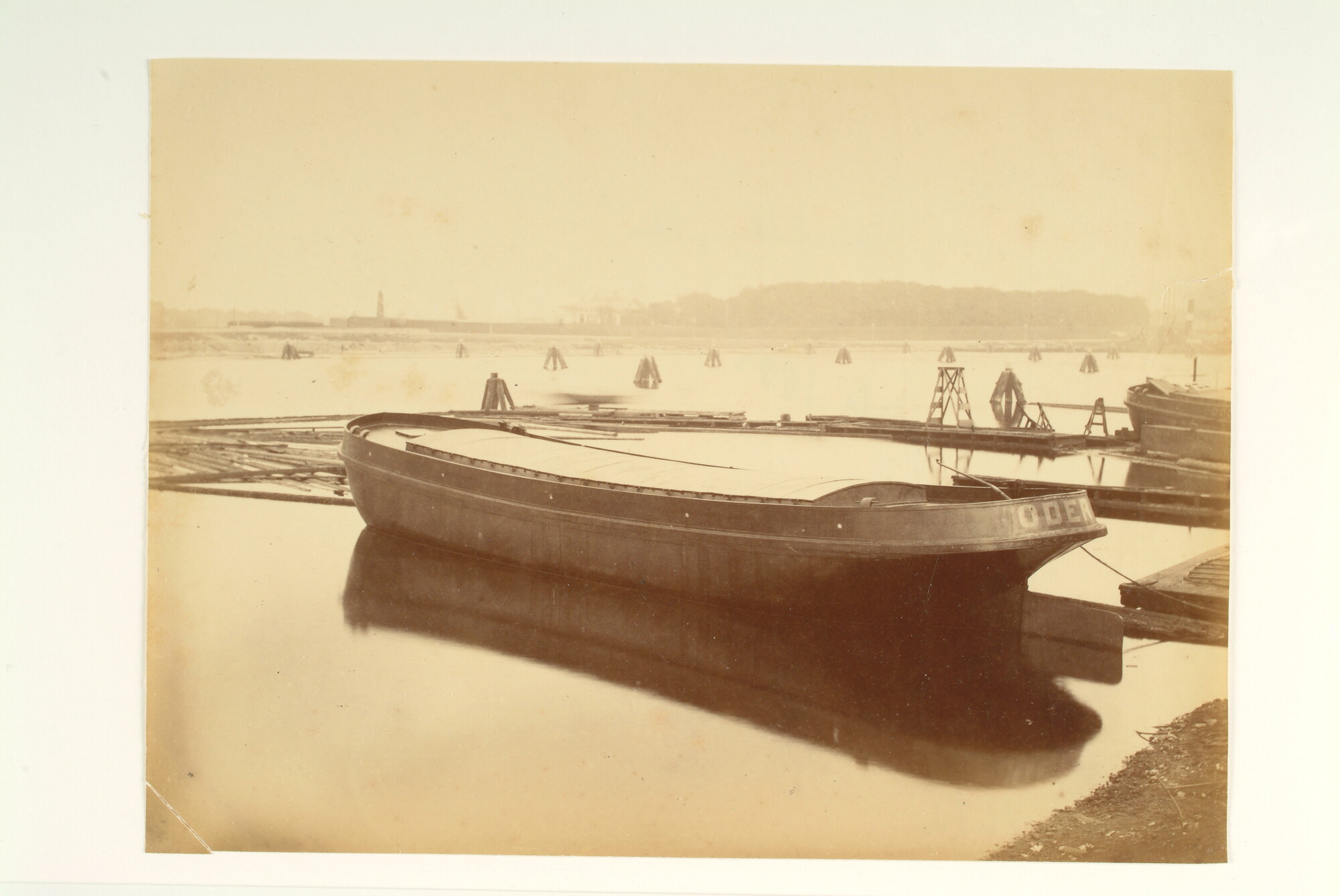 S.1156(06)140; De graanlichter 'Oder', gezien van bakboord achter, juli 1885; foto