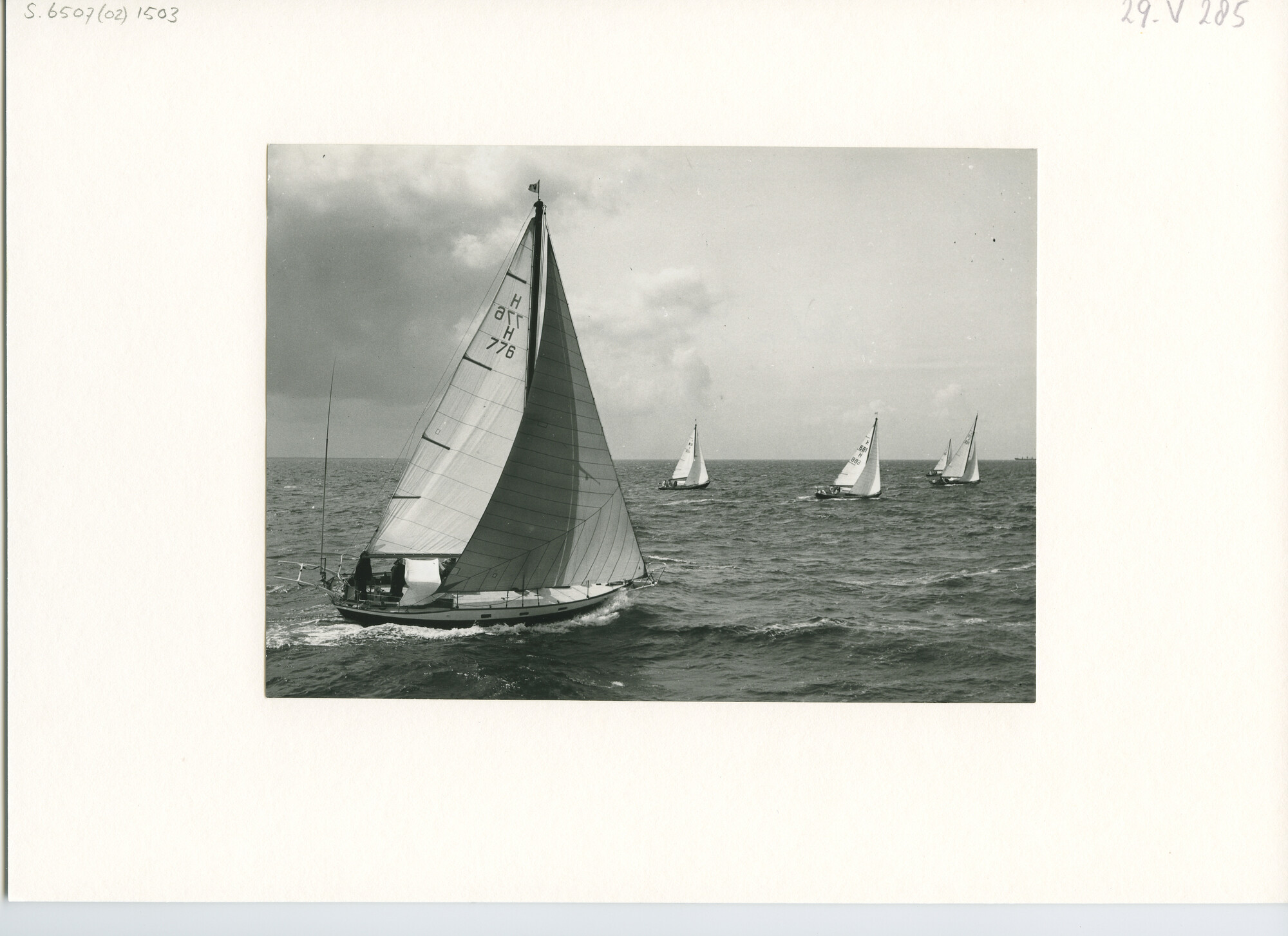 S.6507(02)1503.06; Zwart-wit foto van de start van de wedstrijd Hoek van Holland Harwich 1967; foto