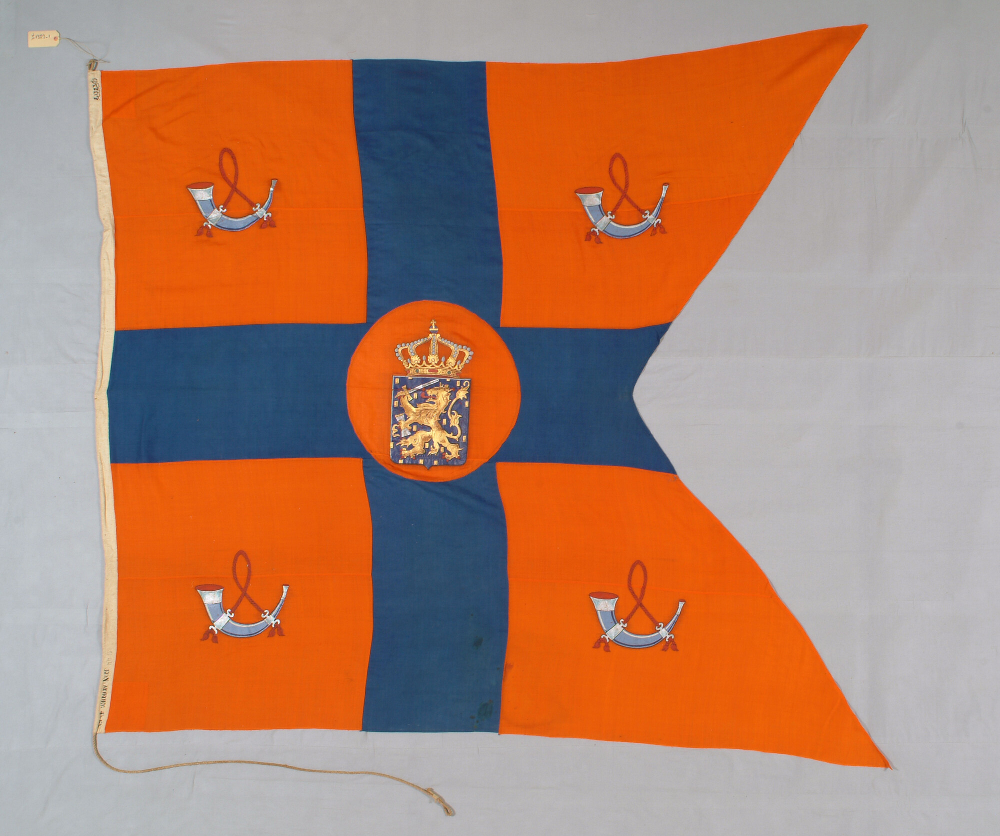 S.1323(01); Koninklijke Standaard gevoerd door HM Koningin Moeder Emma; vlag