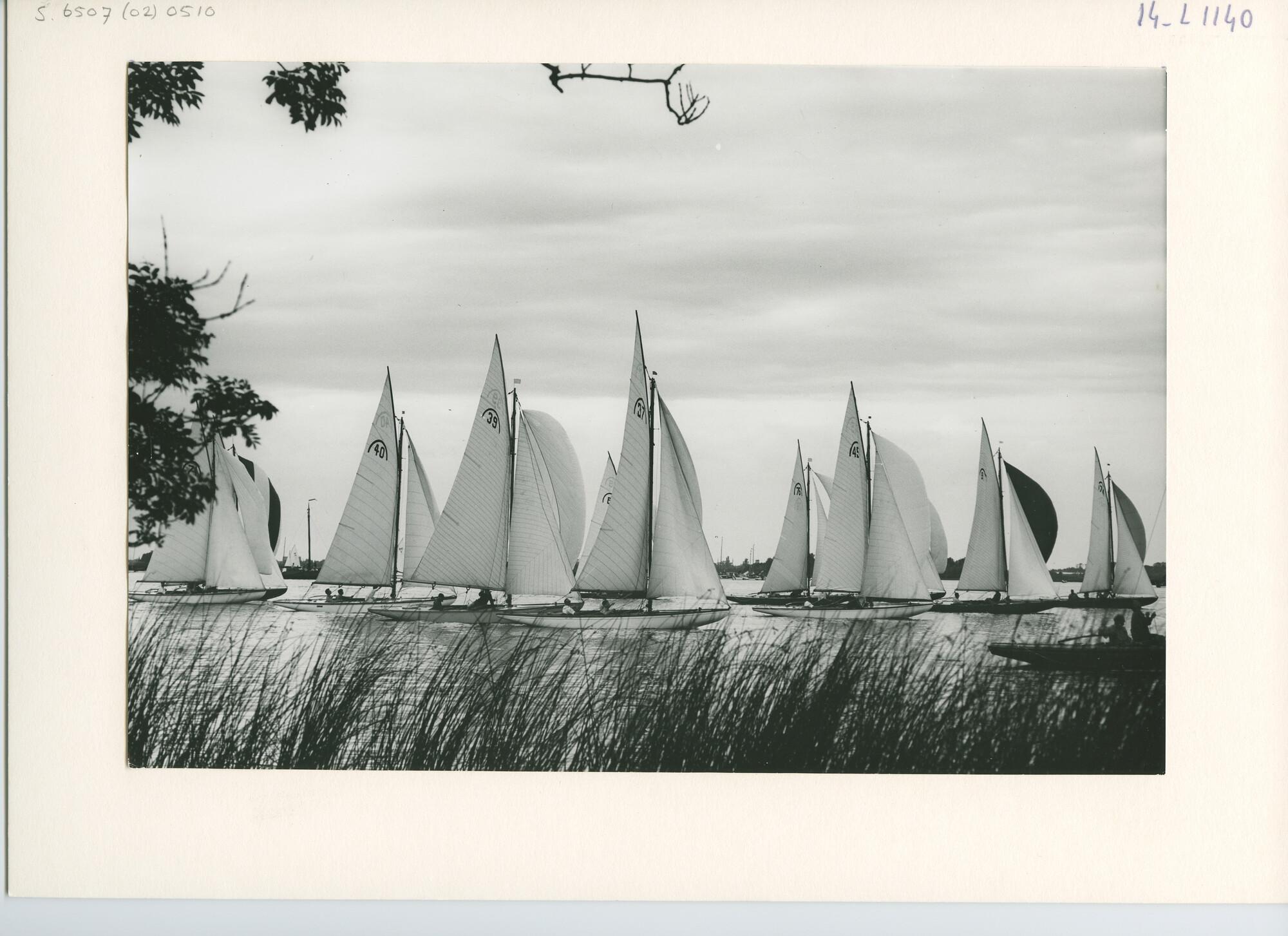 S.6507(02)0510.01; Zwart-wit foto van de Kaagweek 1958: de Regenboogklasse; foto