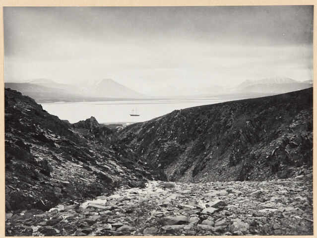 A.0123(03)47; Kooldruk van foto van de Eerste Noordpoolreis van de 'Willem Barents' naar Spitsbergen en Nova Zembla; fotoreportage