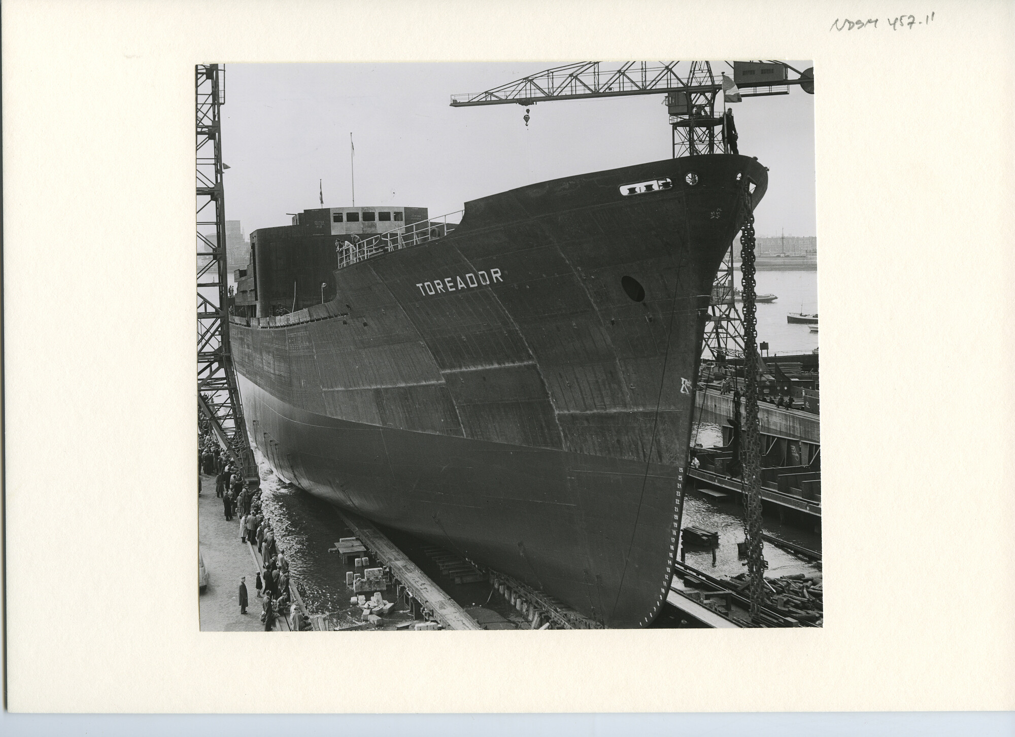 S.5444(2447)2; Foto van de tewaterlating van het vrachtschip ms. Toreador ; foto